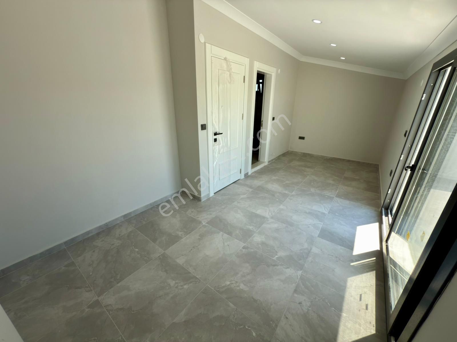 Didim Hisar Mah. 3+1 Açık Mutfaklı Sıfır Ve Lüx Teraslı Ön Cepheli İkiz Trıplex Villamız Satışdadır - Görsel 26