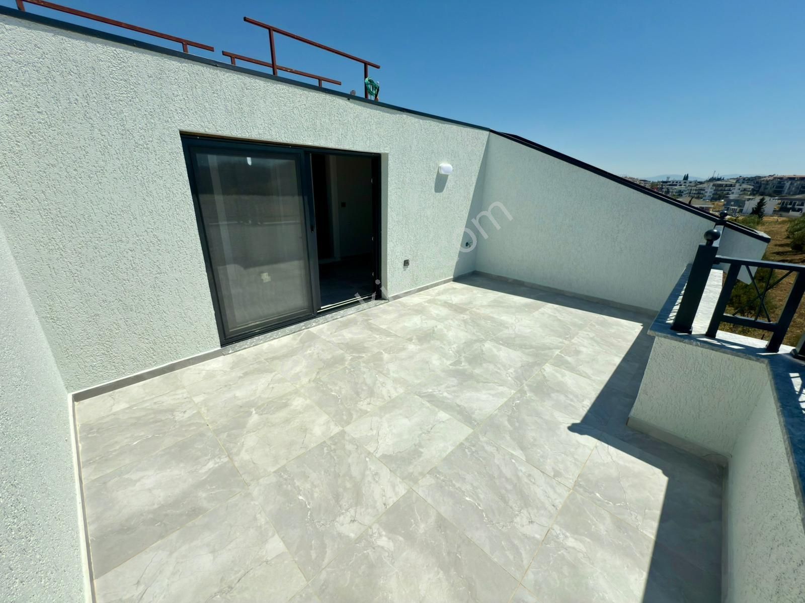 Didim Hisar Mah. 3+1 Açık Mutfaklı Sıfır Ve Lüx Teraslı Ön Cepheli İkiz Trıplex Villamız Satışdadır - Görsel 20