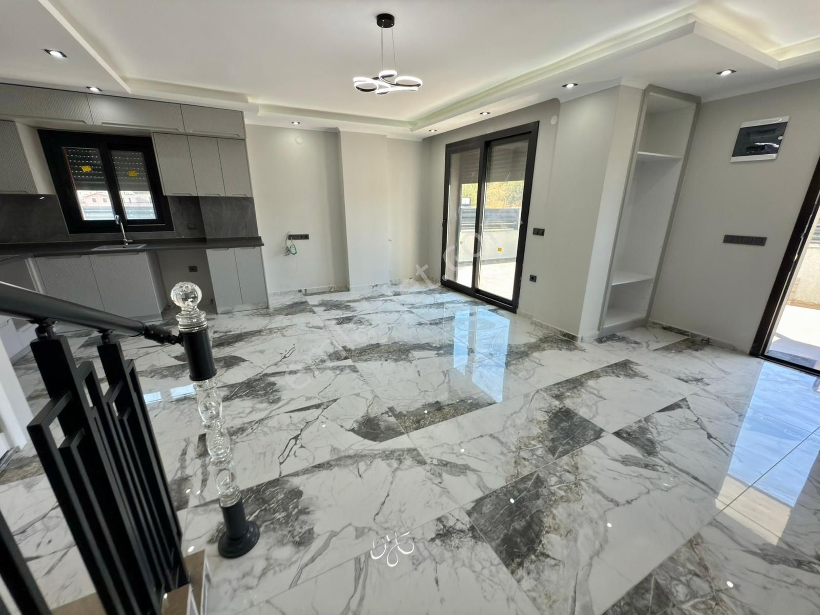 Didim Hisar Mah. 3+1 Açık Mutfaklı Sıfır Ve Lüx Teraslı Ön Cepheli İkiz Trıplex Villamız Satışdadır - Görsel 10