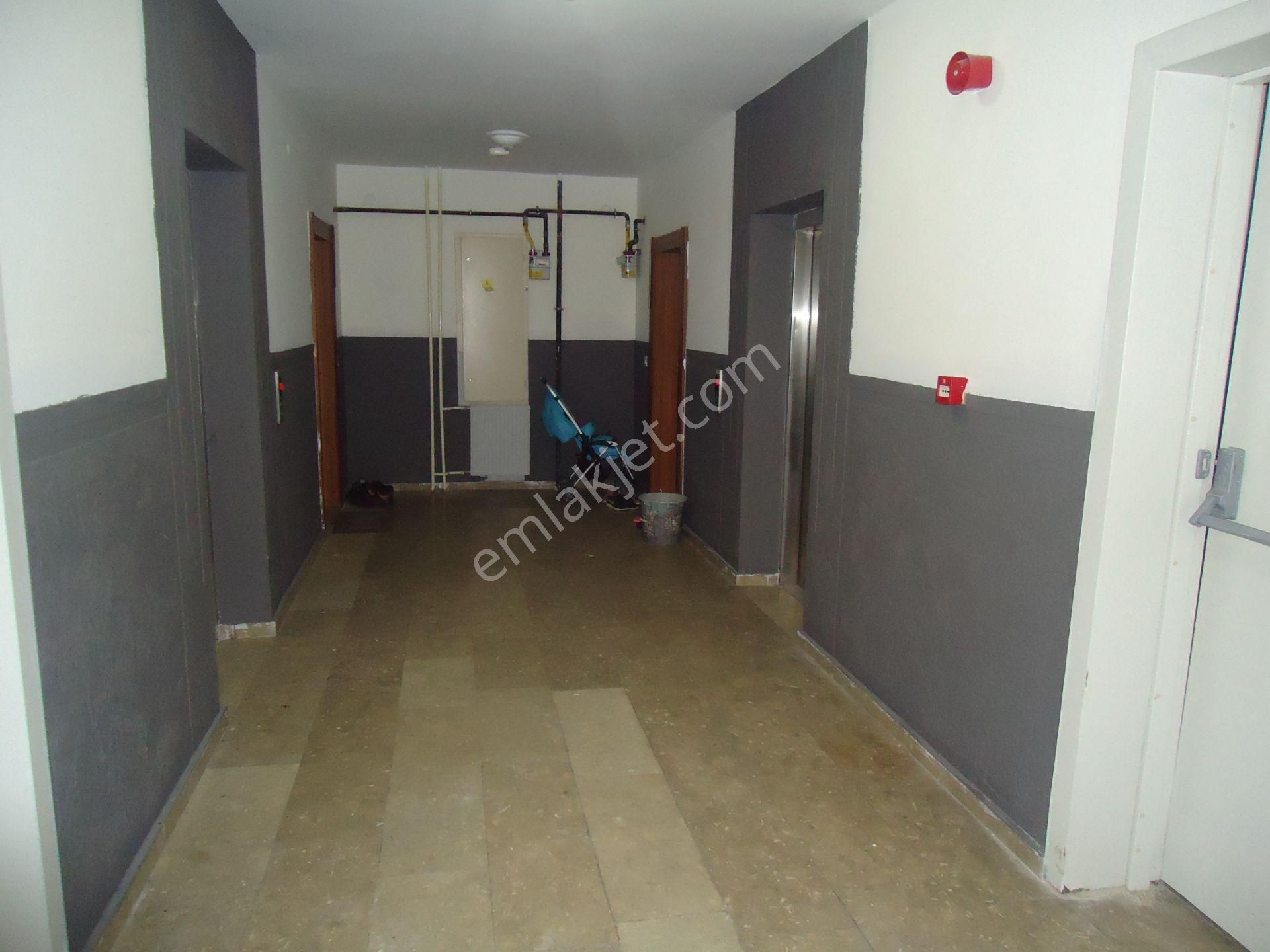 Krc'den Uzun Bloklarda Kiralık 4+1 Kiralık Daire - Görsel 3