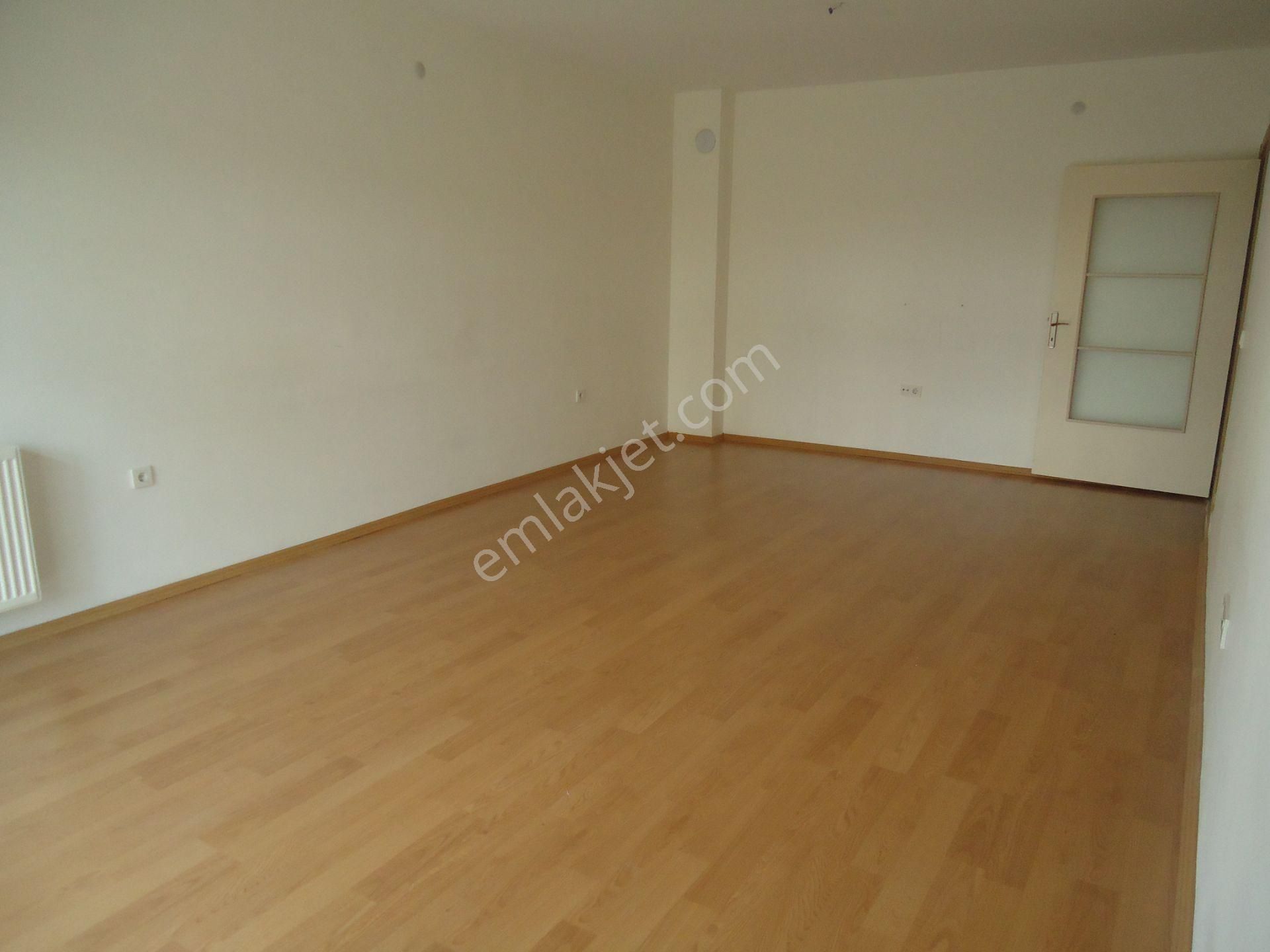 Krc'den Uzun Bloklarda Kiralık 4+1 Kiralık Daire - Görsel 11
