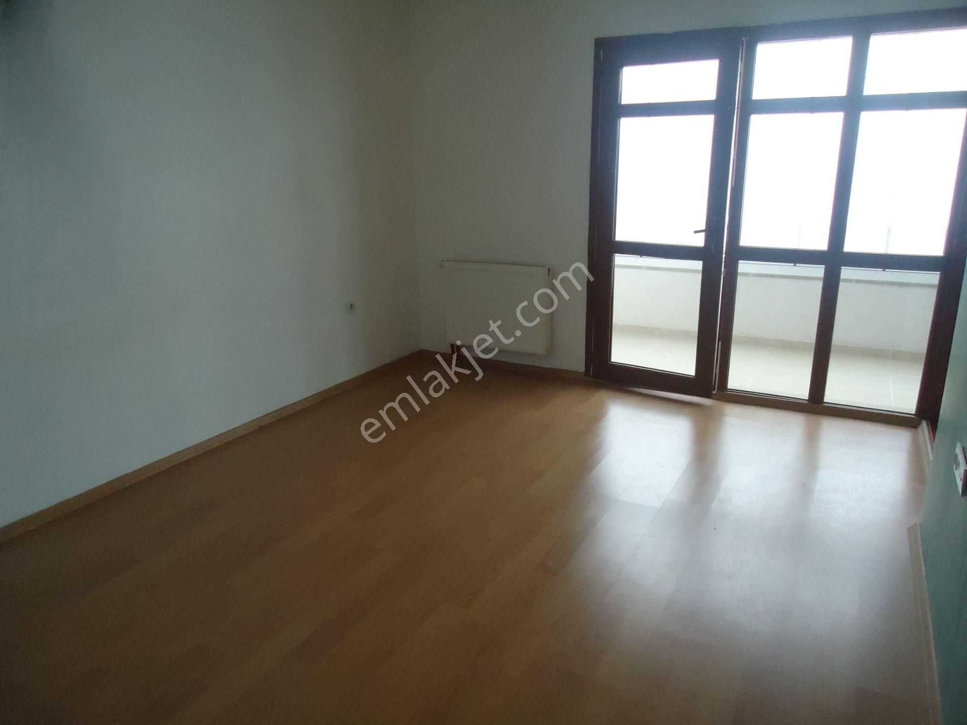 Krc'den Uzun Bloklarda Kiralık 4+1 Kiralık Daire - Görsel 8