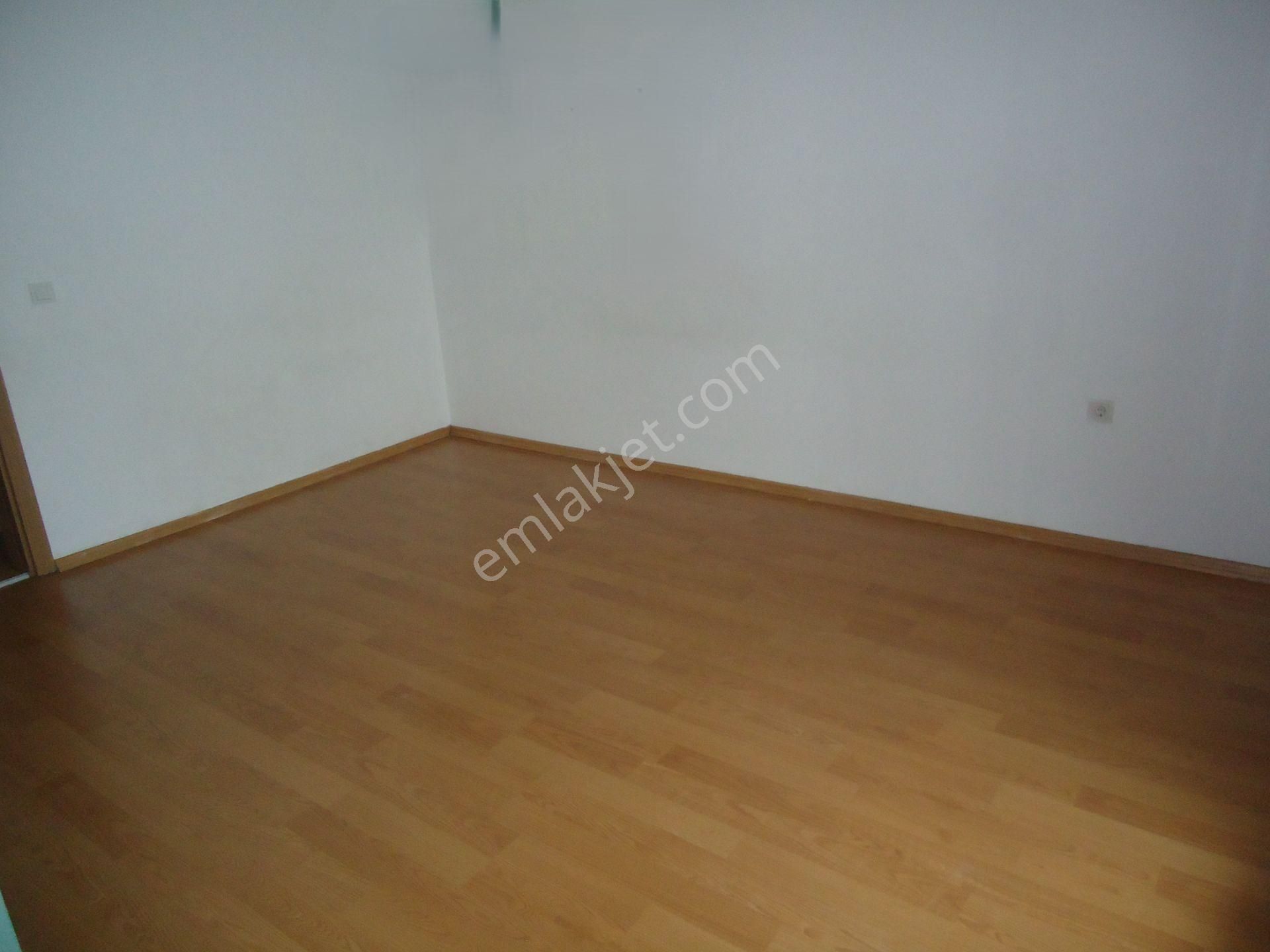 Krc'den Uzun Bloklarda Kiralık 4+1 Kiralık Daire - Görsel 7