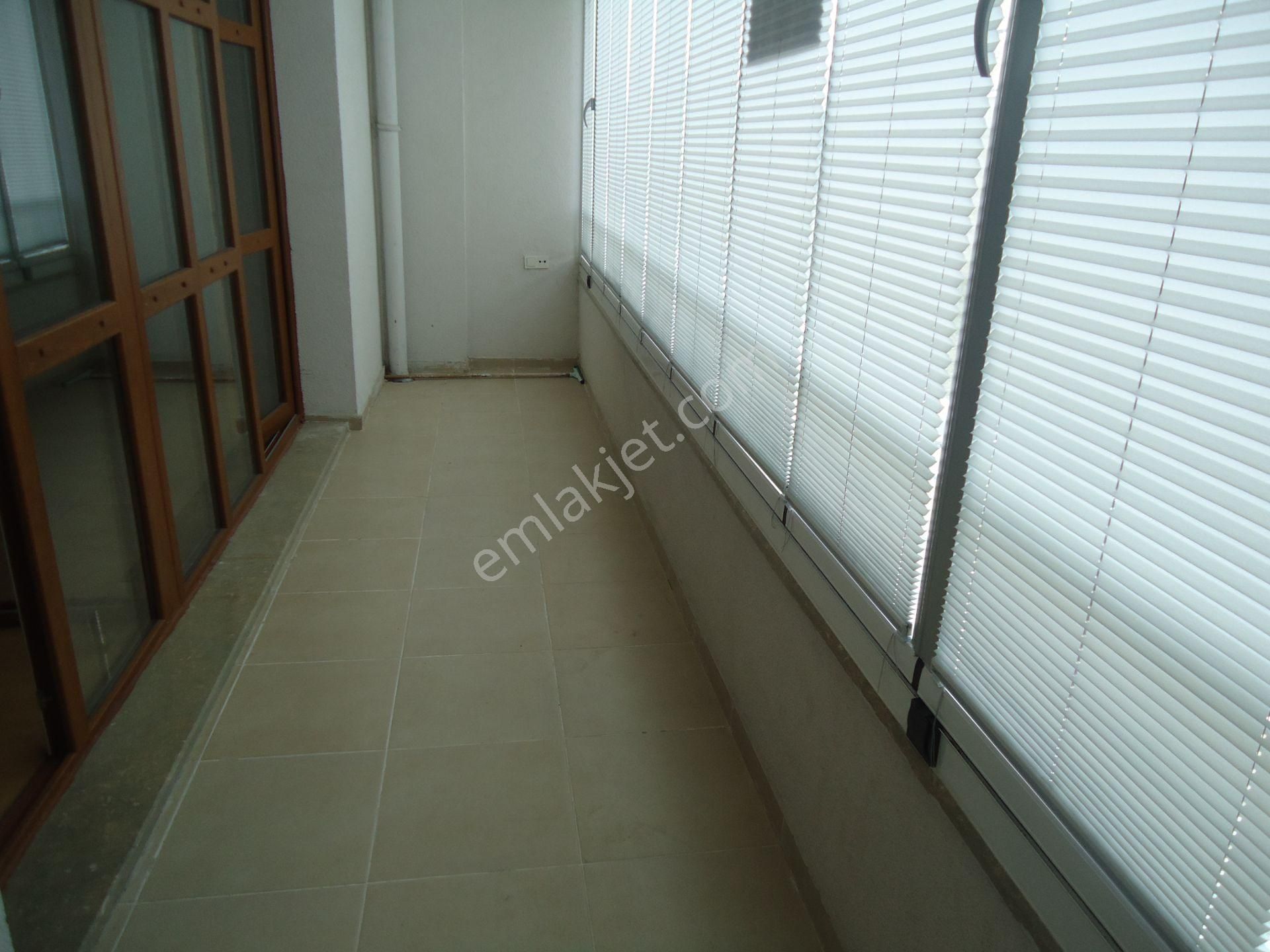 Krc'den Uzun Bloklarda Kiralık 4+1 Kiralık Daire - Görsel 9