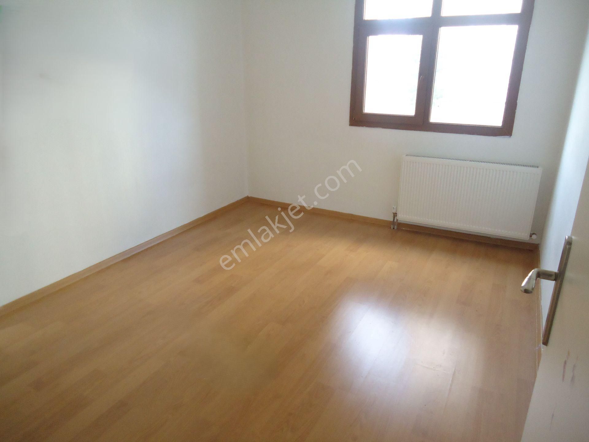 Krc'den Uzun Bloklarda Kiralık 4+1 Kiralık Daire - Görsel 15