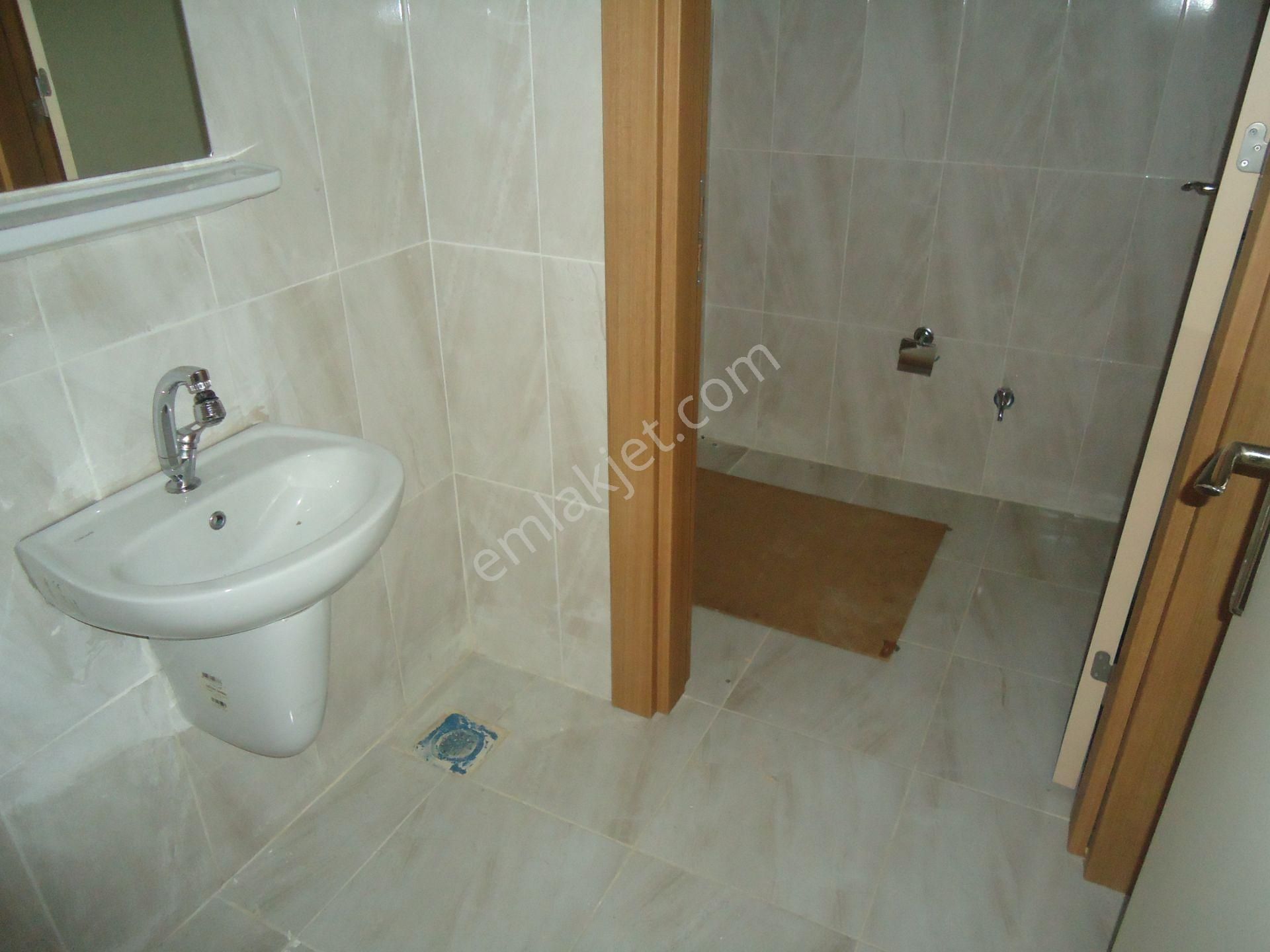 Krc'den Uzun Bloklarda Kiralık 4+1 Kiralık Daire - Görsel 18