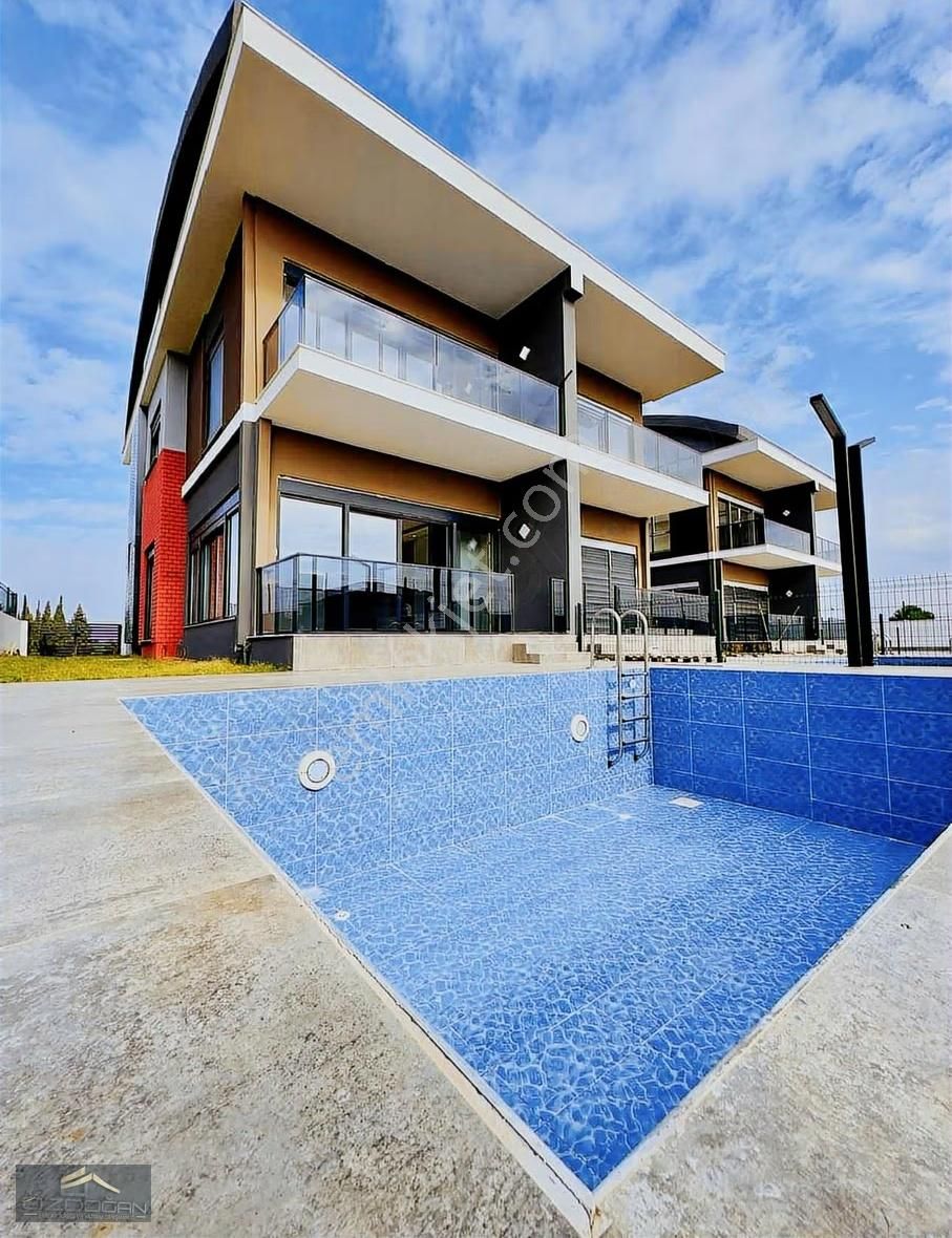 Özdoğan Emlaktan Altınkale De 4+1 220m2 Havuzlu 3 Katlı Trıblex