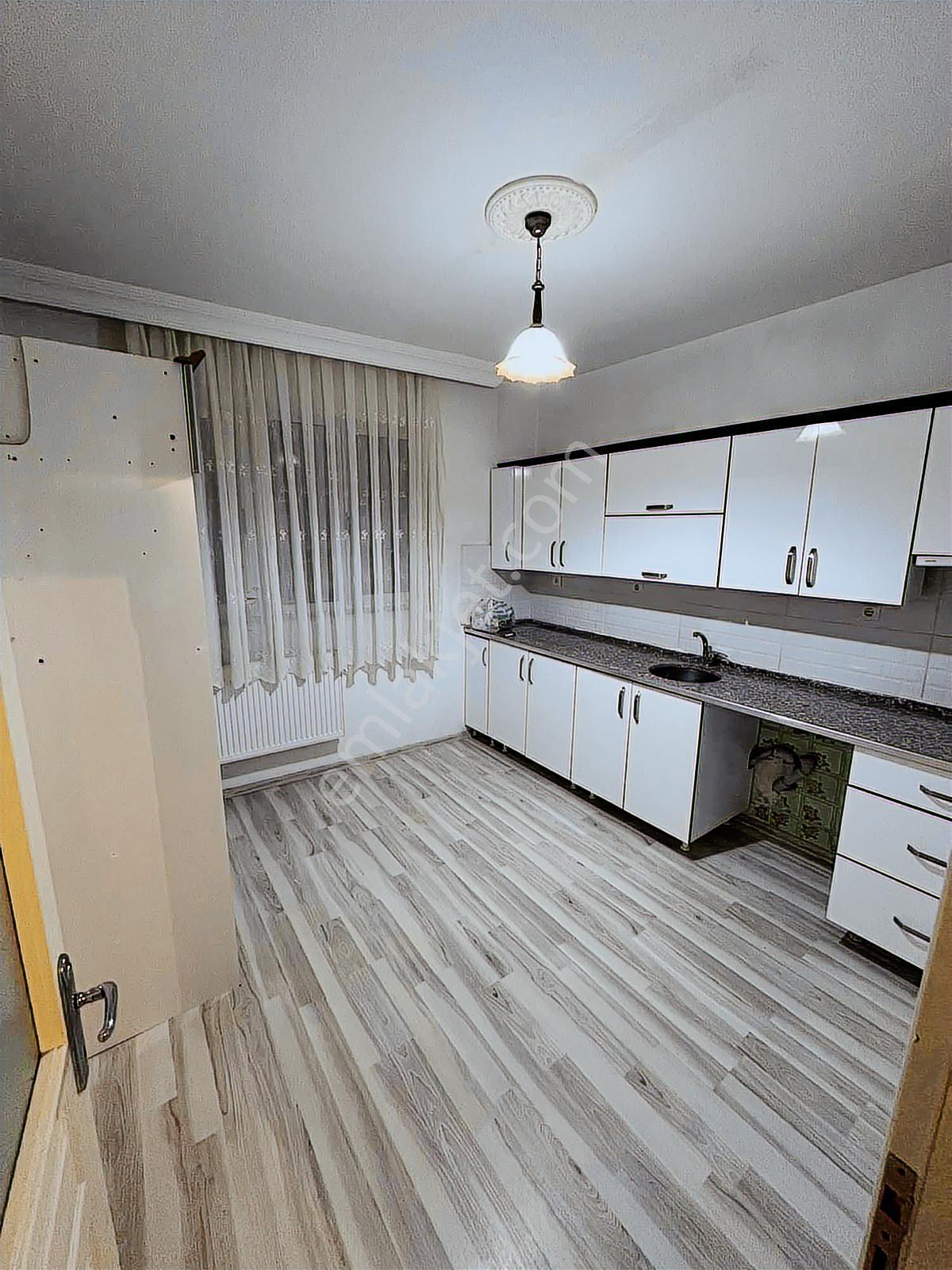 Yg' Den Meydana 2 Dk Mesafede Kiralık 2+1