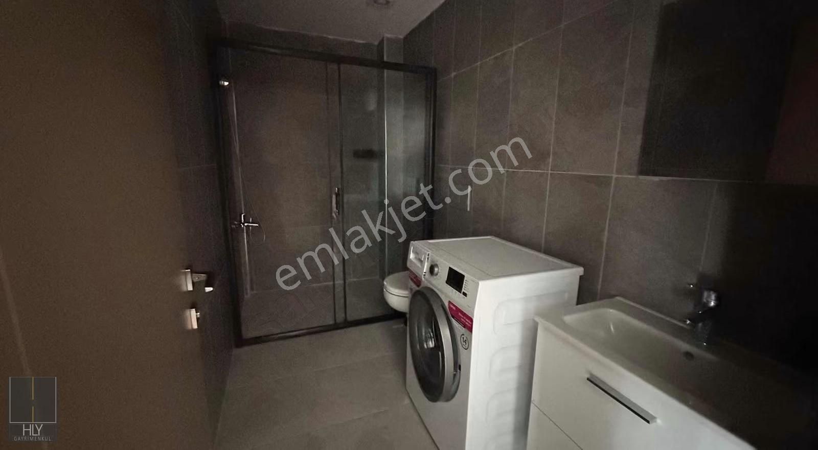 Hly Gayrimenkulden Bahçelievler Mah.de Lüks 1+1 Eşyalı Satılık - Görsel 3