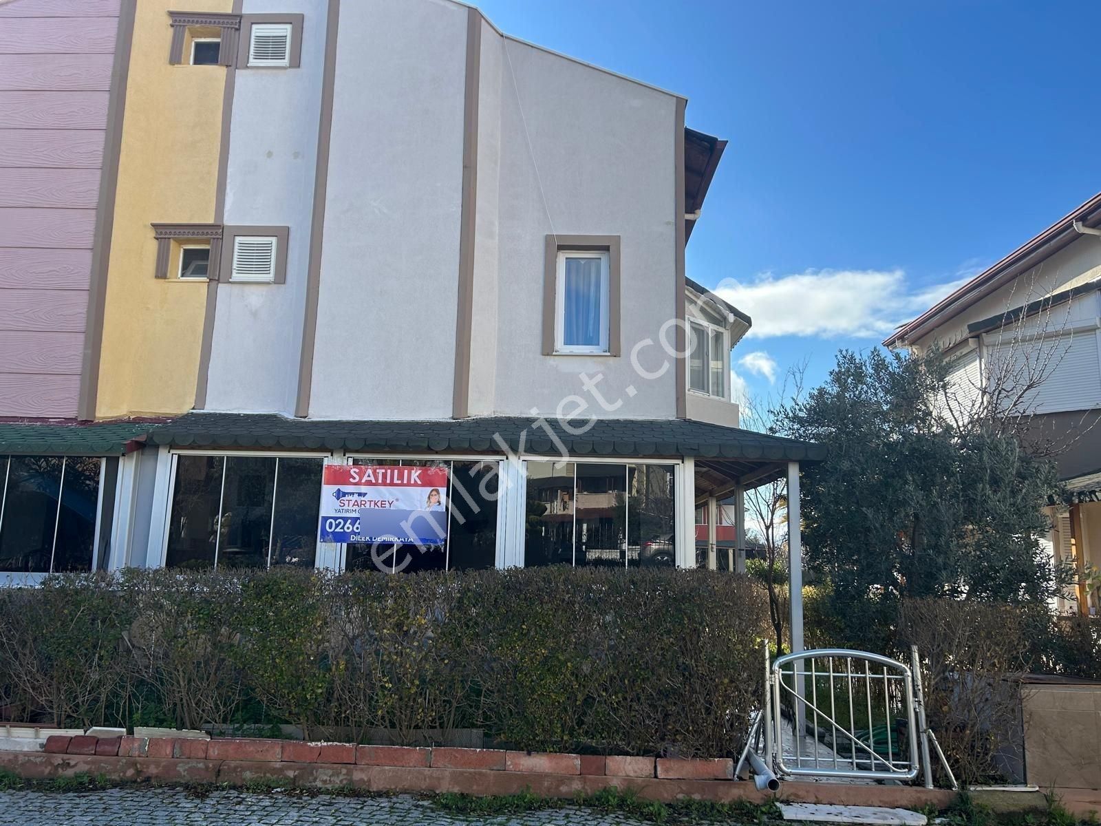 Ayvalık Altınova Akasya Sitesinde Masrafsız Satılık Villa
