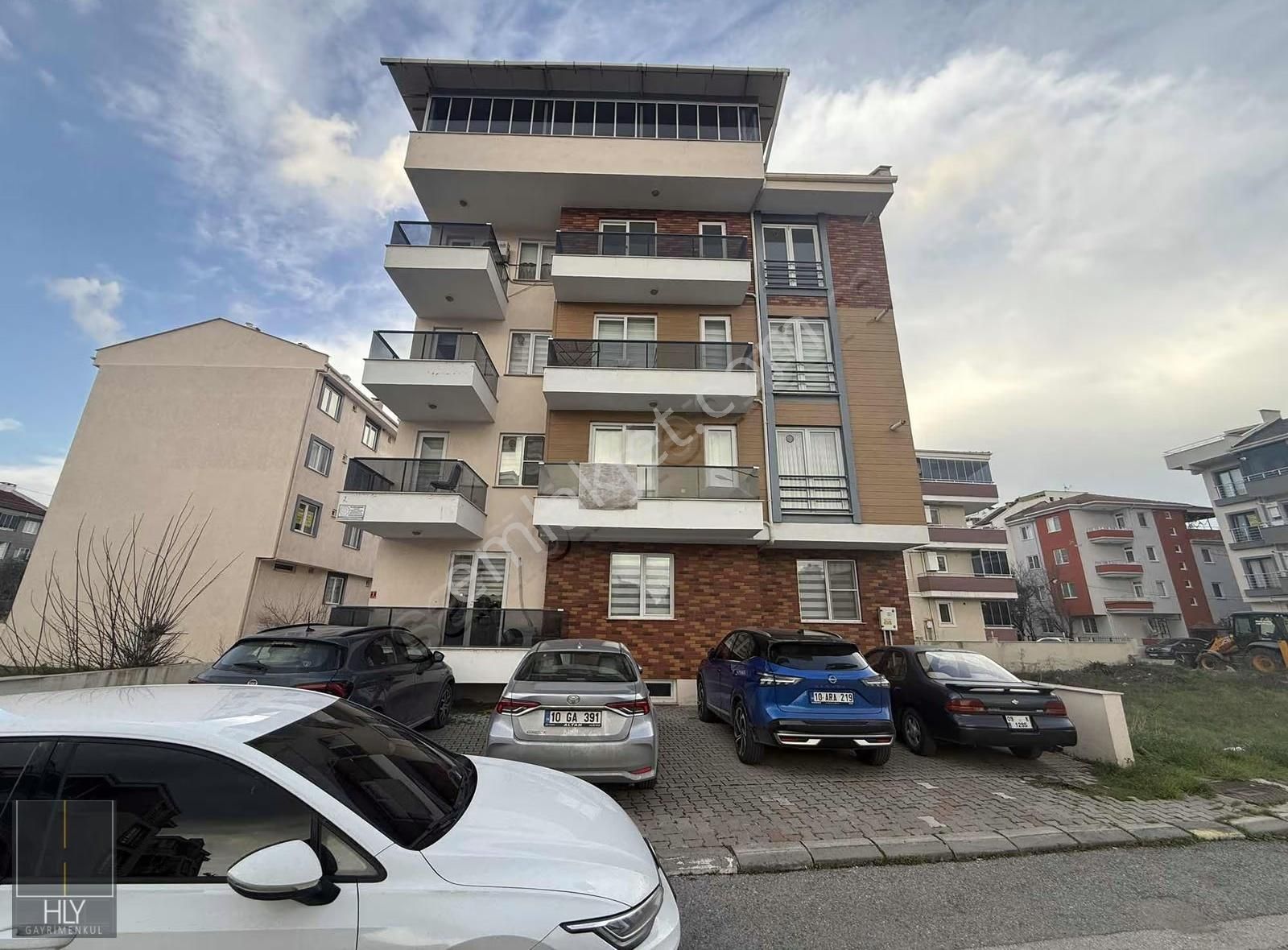 Hly Gayrimenkul'den G.o.p Da 1+1 Eşyalı Kiracılı Satılık Daire