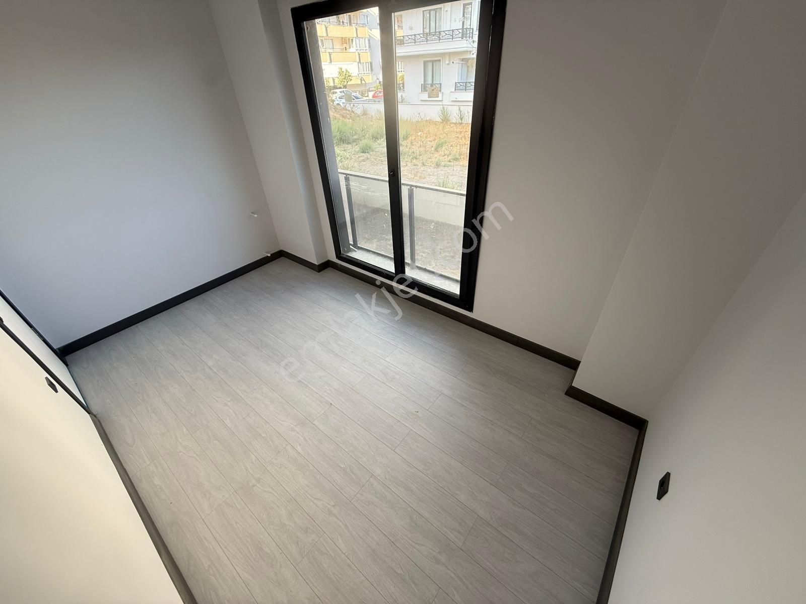 Parla'dan Altınkumda Bahçe Kullanımlı Sıfır Satılık 1+1 Daire - Görsel 3