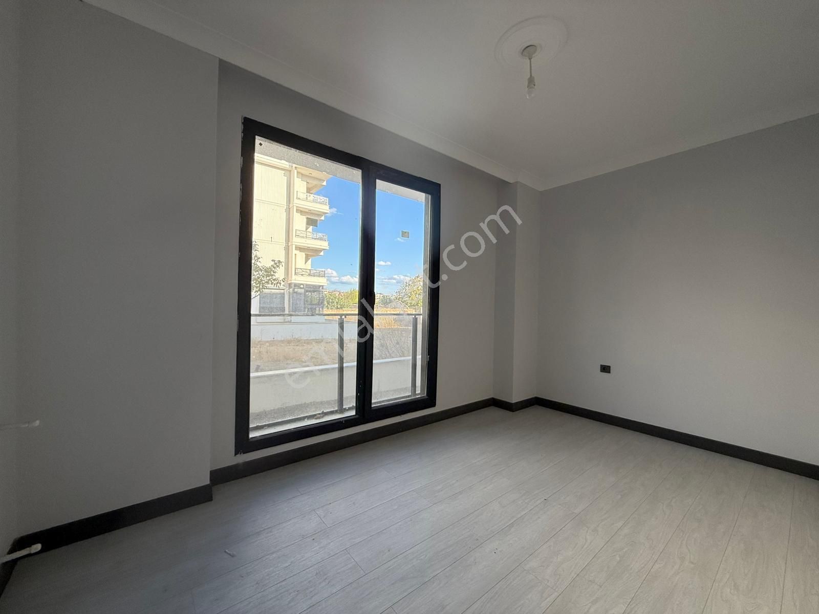 Parla'dan Altınkumda Bahçe Kullanımlı Sıfır Satılık 1+1 Daire - Görsel 12