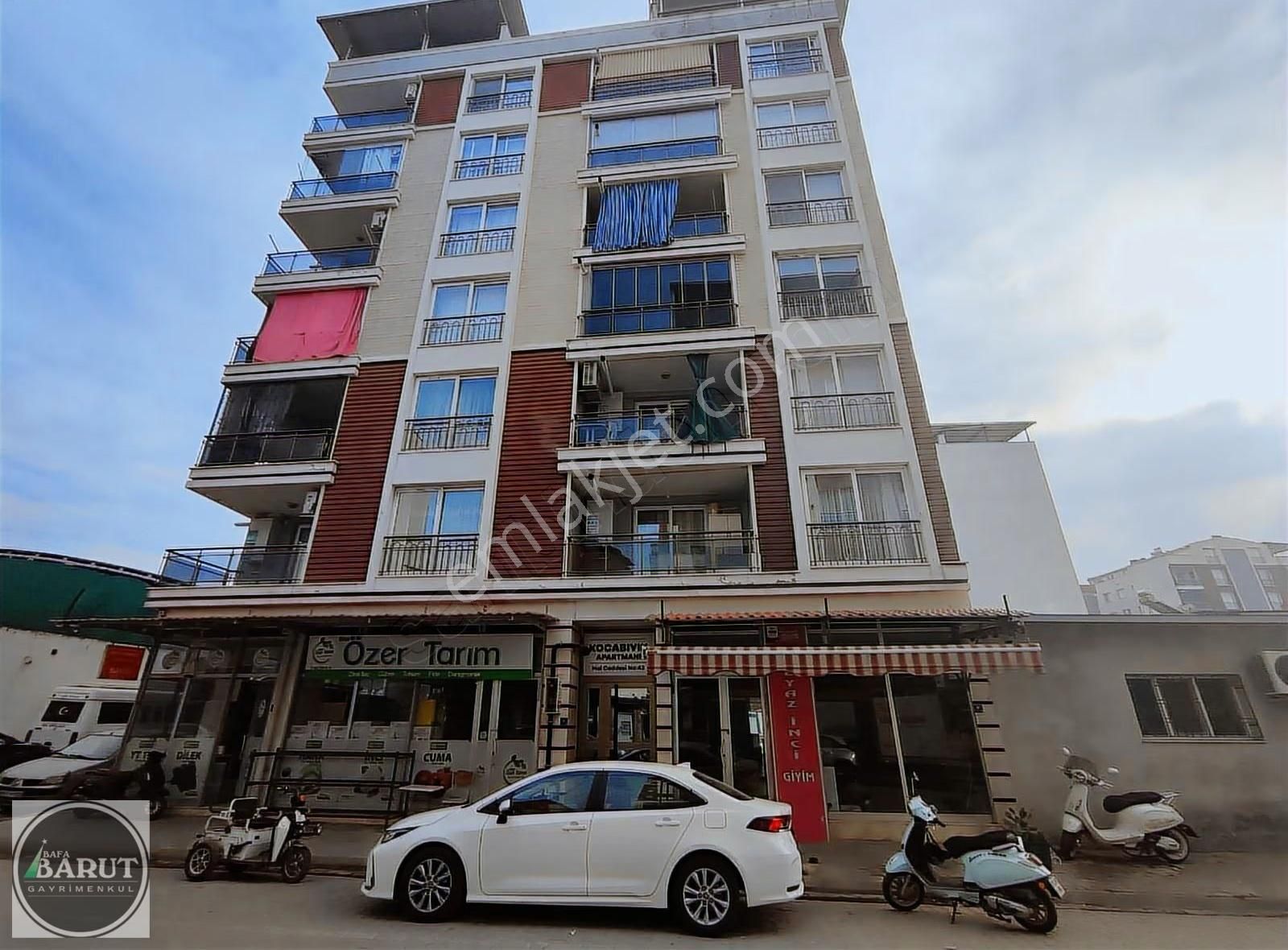 Kapalı Pazar Yeri Altı 3.cü Kat Cam Balkonlu Kiralık 3+1 Daire