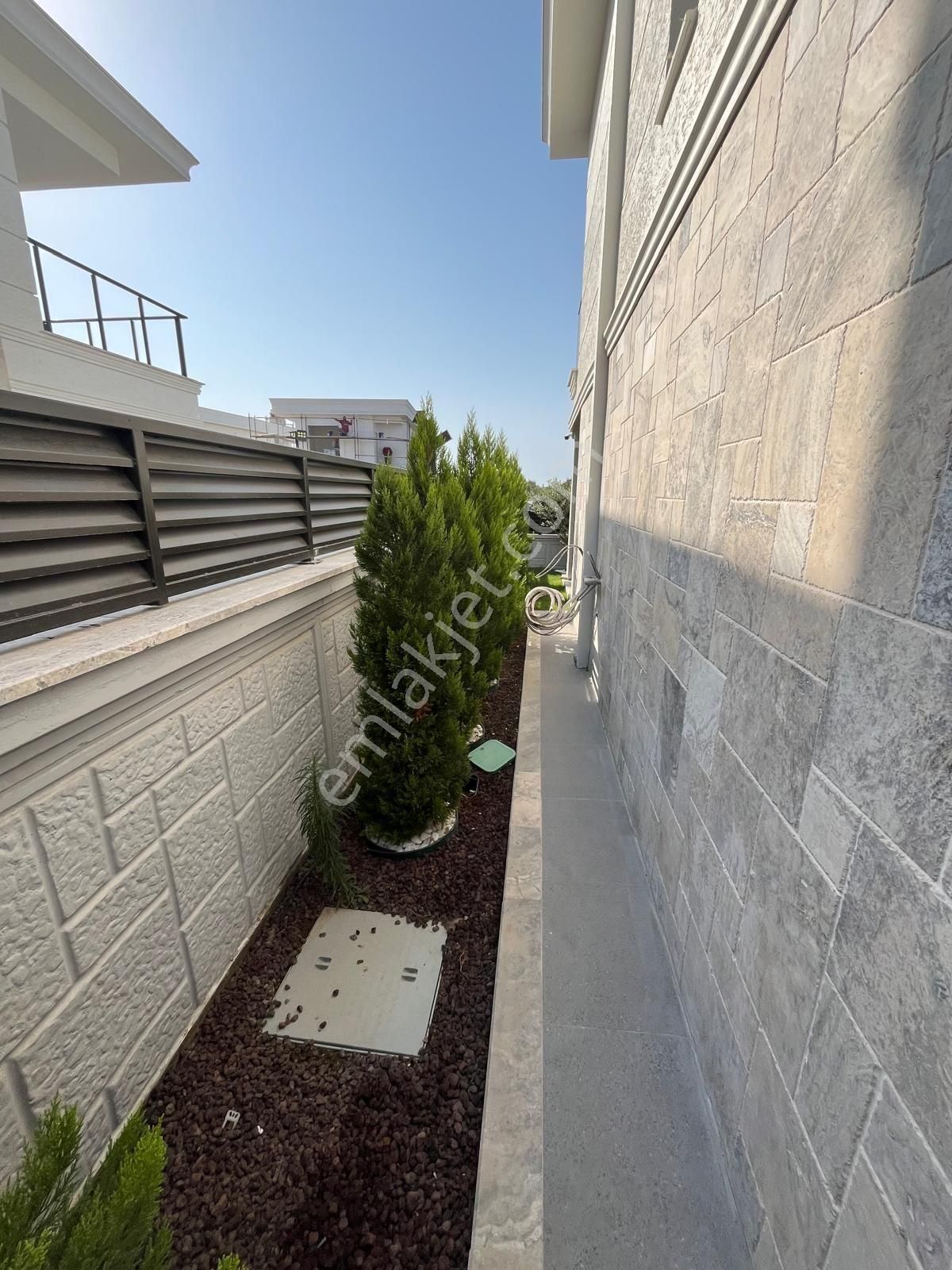 Kuşadası Davutlar Bölgesinde Satılık 3+1 Villa - Görsel 12