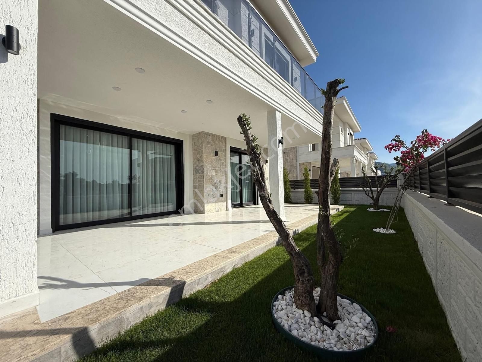 Kuşadası Davutlar Bölgesinde Satılık 3+1 Villa - Görsel 3