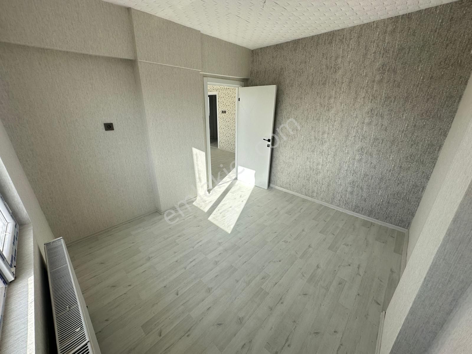 Plevne Mah"de 3+1 110m2 Katta Cadde Cepheli Full Yapılı Daire !! - Görsel 9