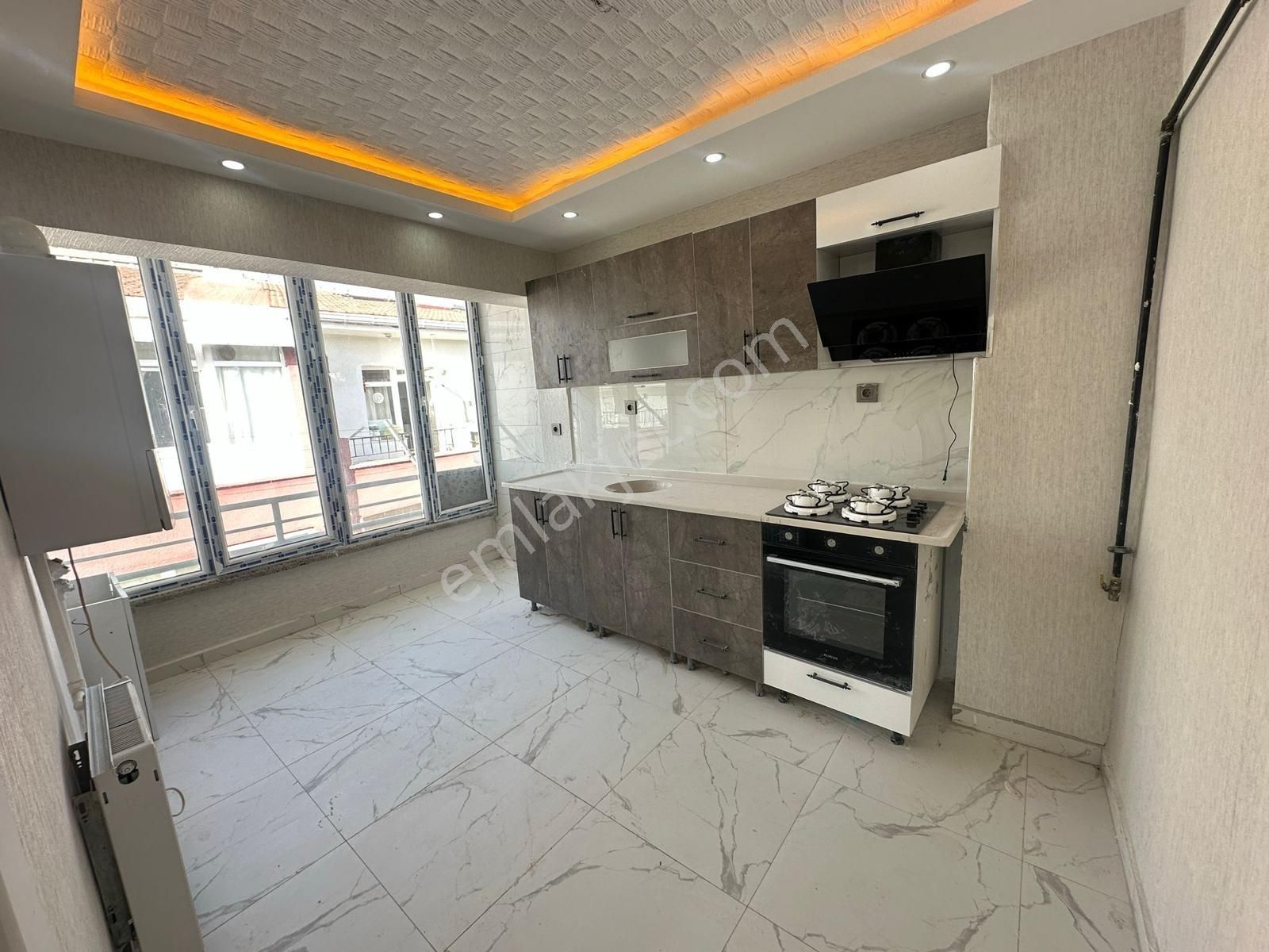 Plevne Mah"de 3+1 110m2 Katta Cadde Cepheli Full Yapılı Daire !! - Görsel 14