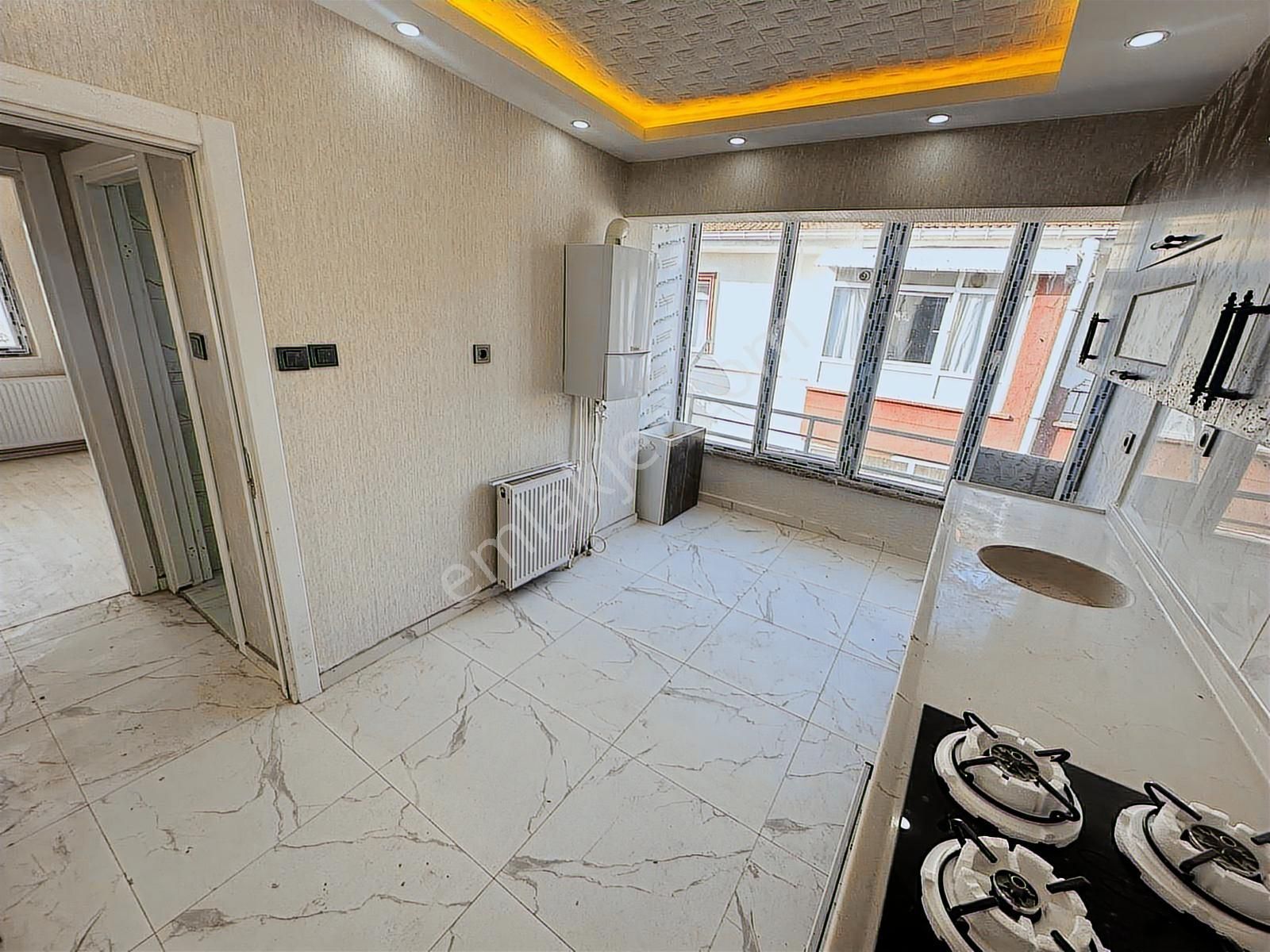 Plevne Mah"de 3+1 110m2 Katta Cadde Cepheli Full Yapılı Daire !! - Görsel 15