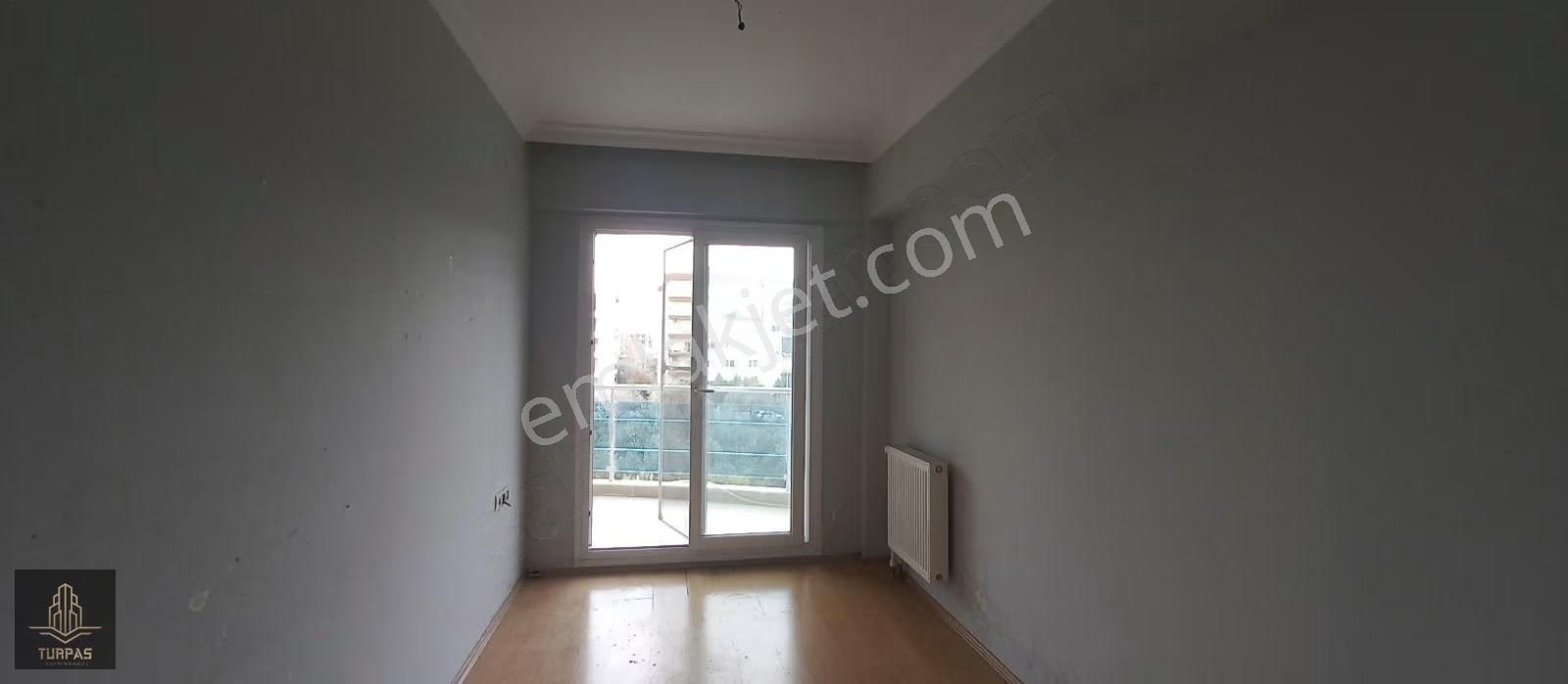 Çiğli İnönü Mah Site İçerisinde Asırlık Zeytin Ağaçlı Daire - Görsel 3