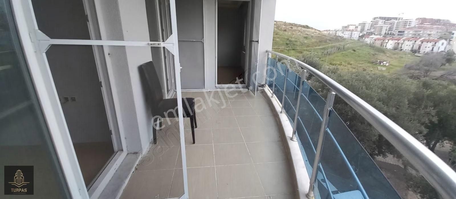 Çiğli İnönü Mah Site İçerisinde Asırlık Zeytin Ağaçlı Daire - Görsel 2