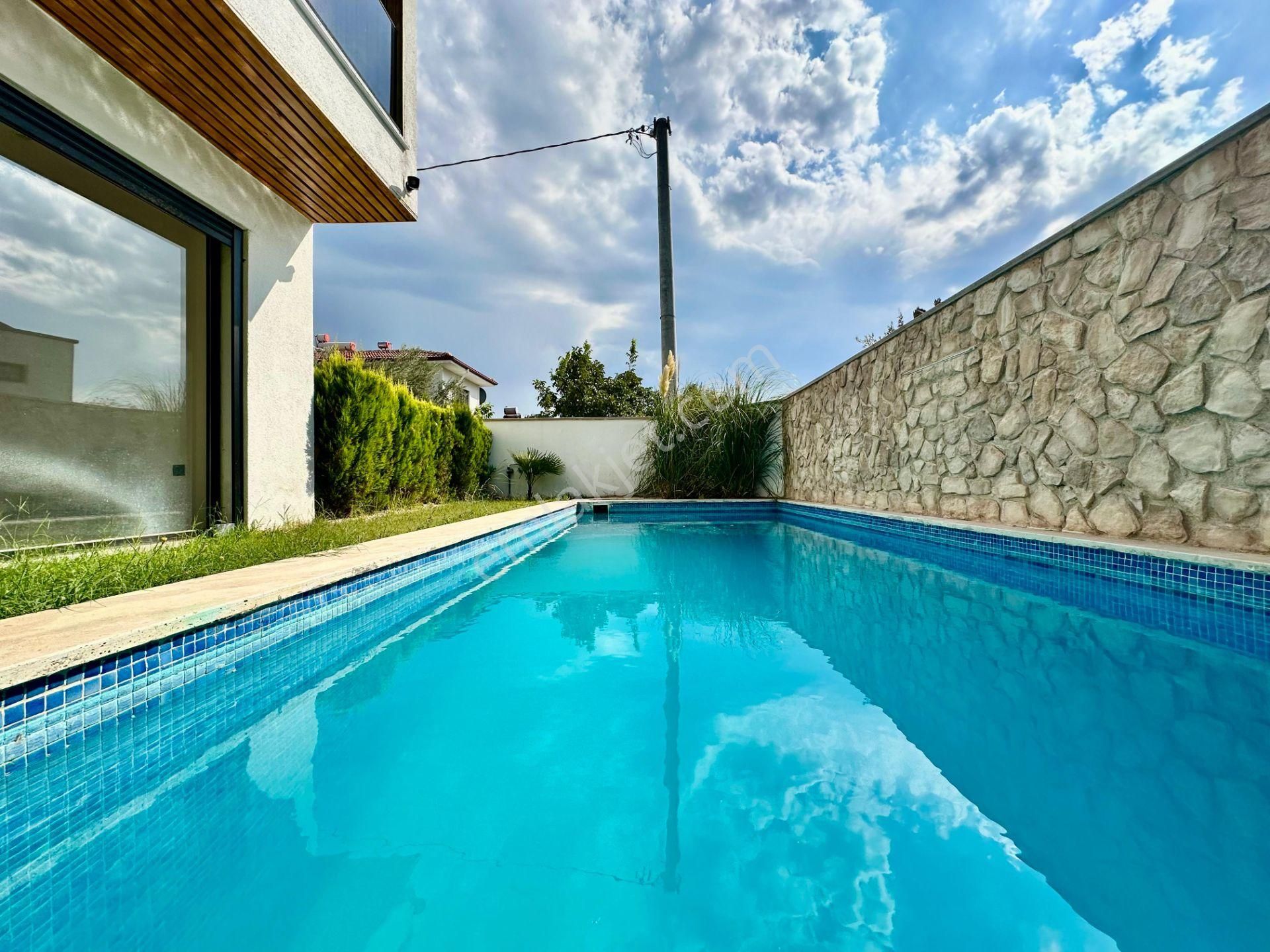 ✨akçay Ay Emlak'tan✨güre'de Muhteşem Şıklıkta Yüzme Havuzlu Saunalı Satılık 5+1 Lüx Tek Müstakil Ev