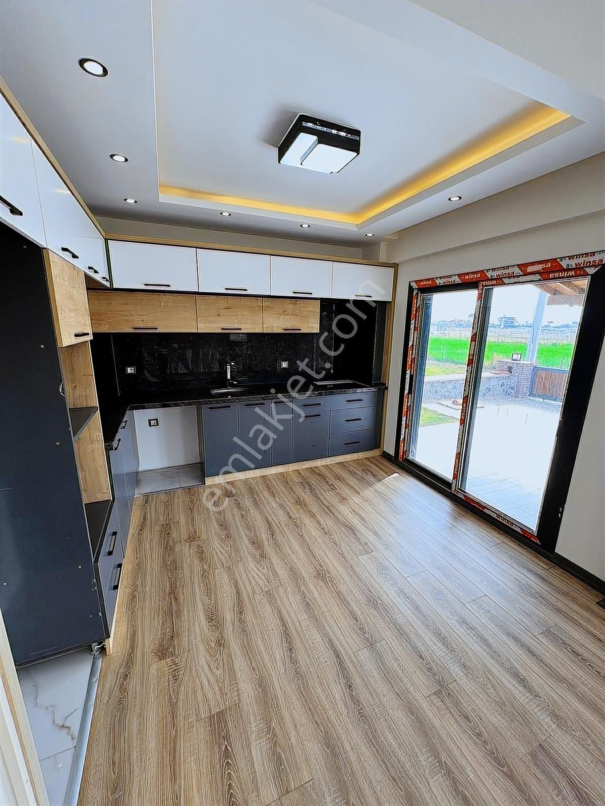 Dikili Cumhuriyet Mah. Çetin Emeç Cad Civarı Satılık 5+1 Villa - Görsel 13