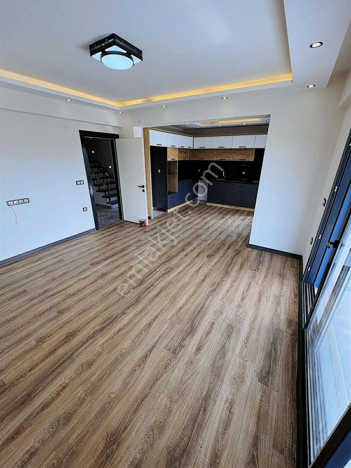 Dikili Cumhuriyet Mah. Çetin Emeç Cad Civarı Satılık 5+1 Villa - Görsel 10