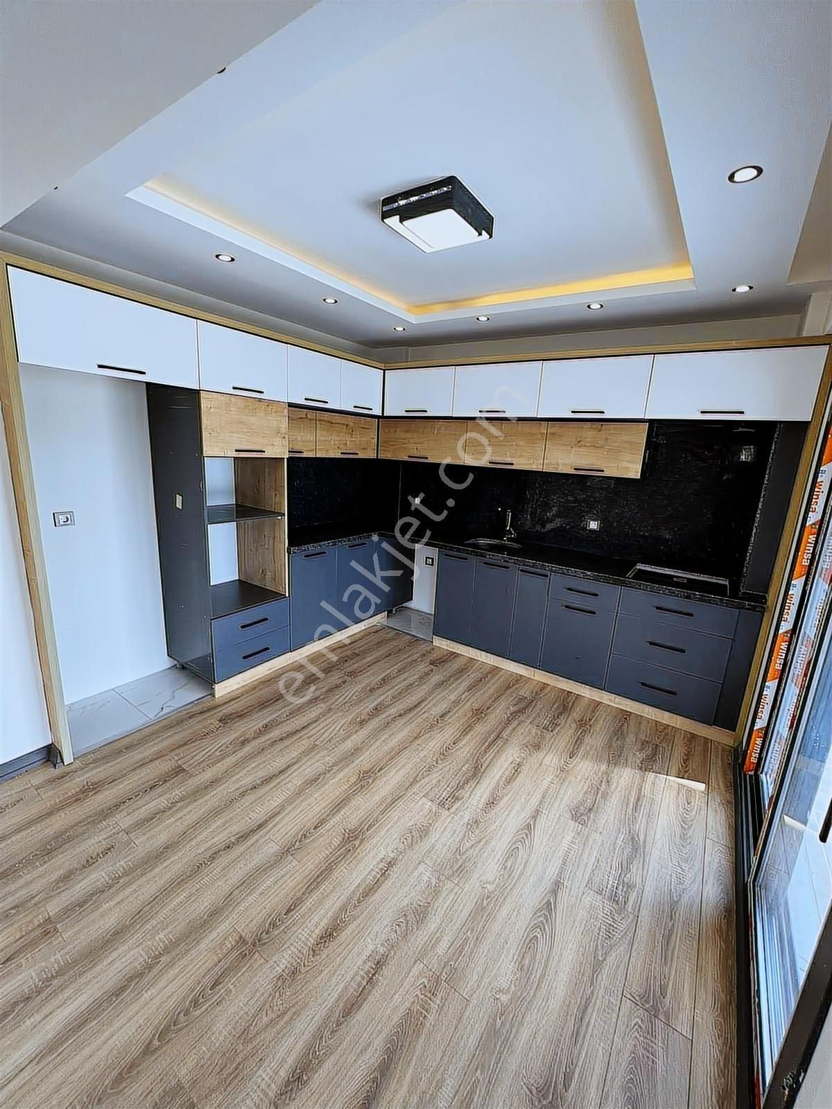 Dikili Cumhuriyet Mah. Çetin Emeç Cad Civarı Satılık 5+1 Villa - Görsel 11