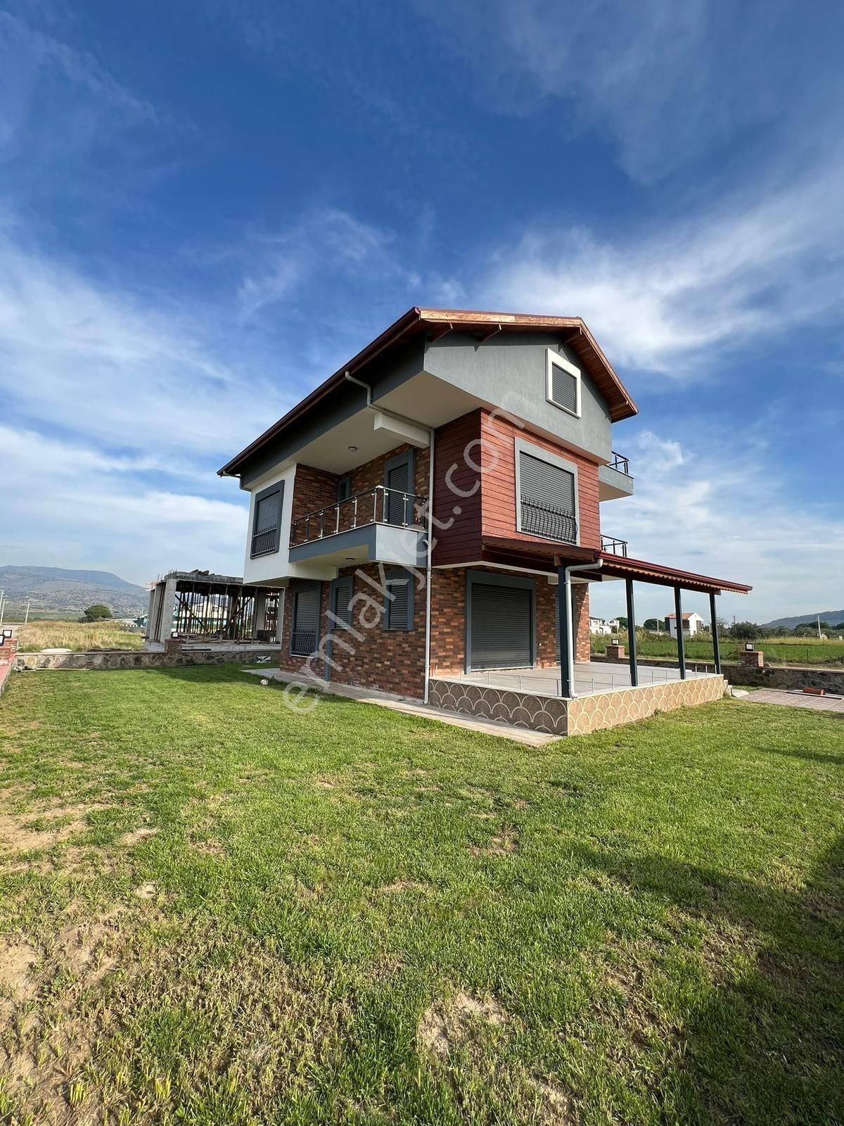 Dikili Cumhuriyet Mah. Çetin Emeç Cad Civarı Satılık 5+1 Villa - Görsel 34