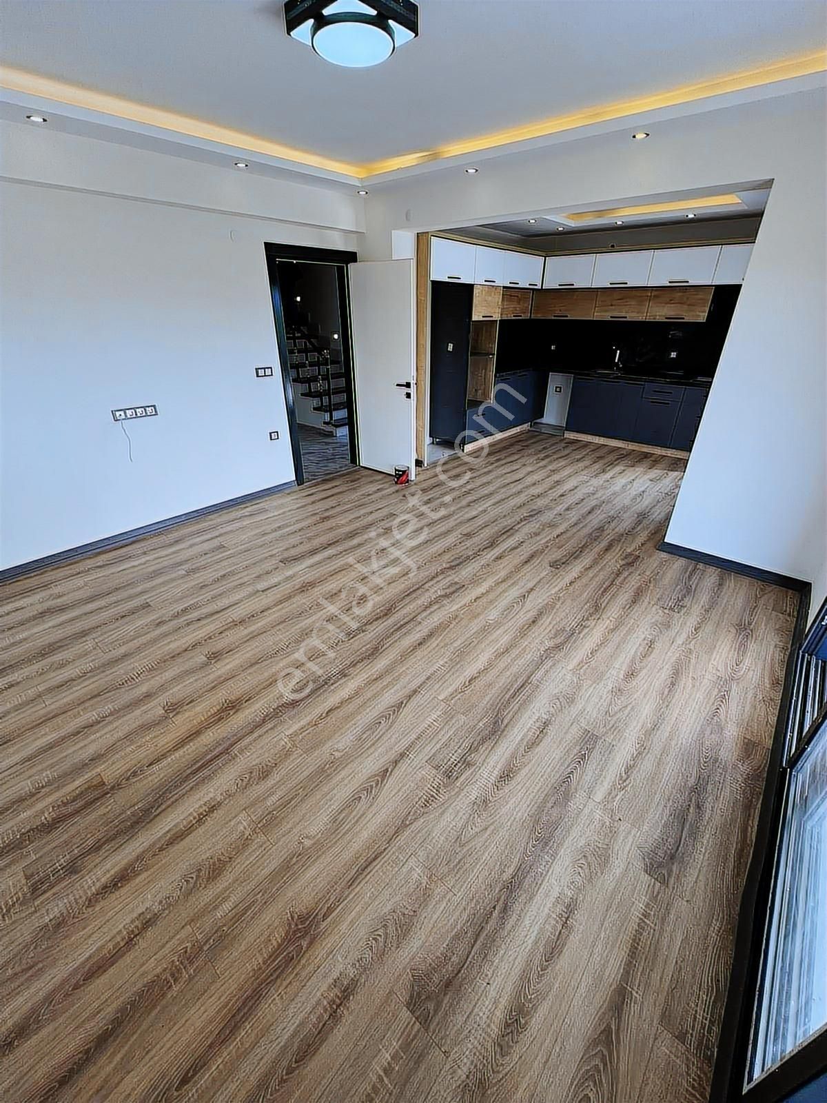 Dikili Cumhuriyet Mah. Çetin Emeç Cad Civarı Satılık 5+1 Villa - Görsel 15