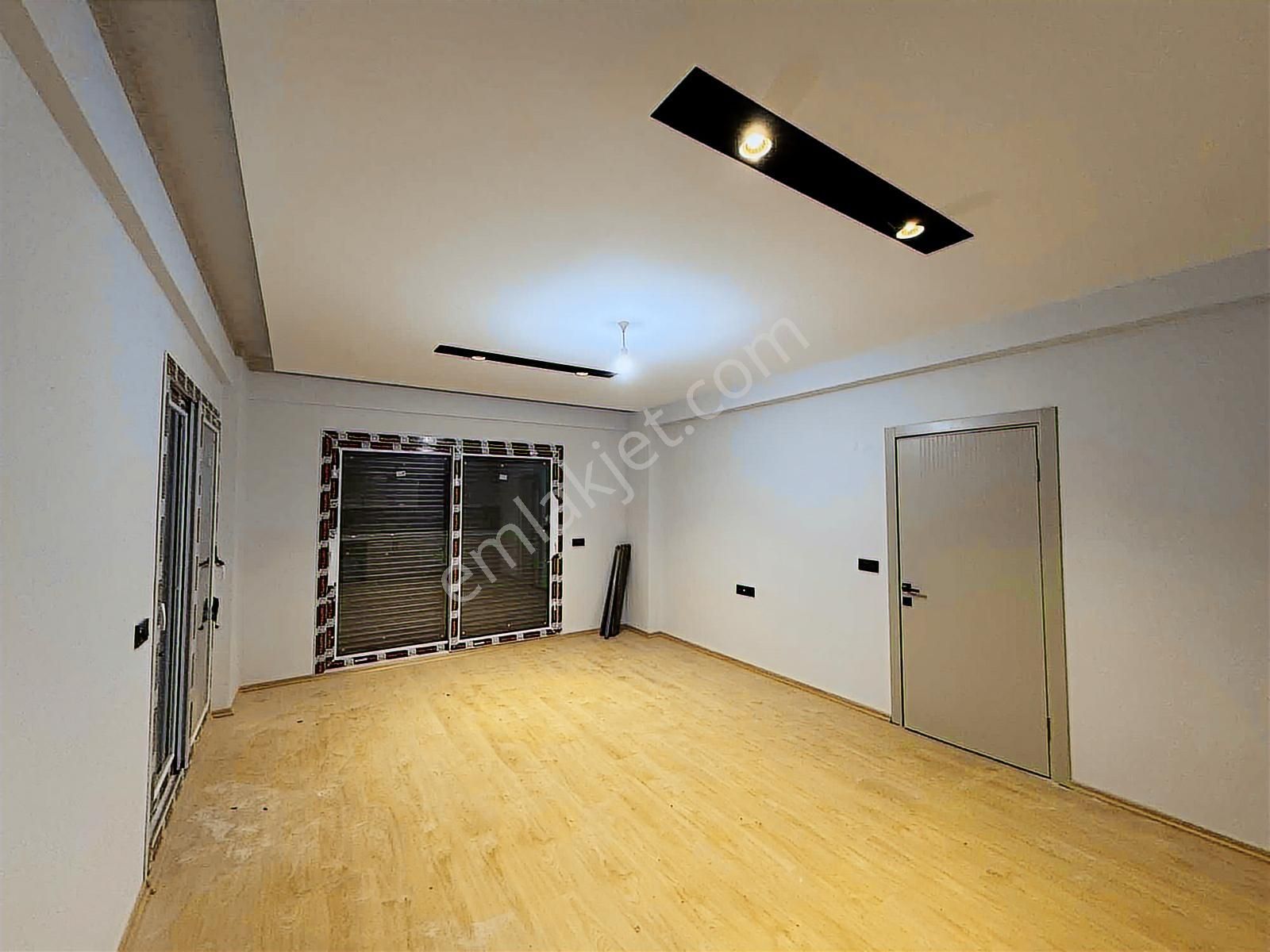 Kuşadası'nda Kapalı Otoparklı Havuzlu Ebeveyn Banyolu 2+1 Daire - Görsel 16