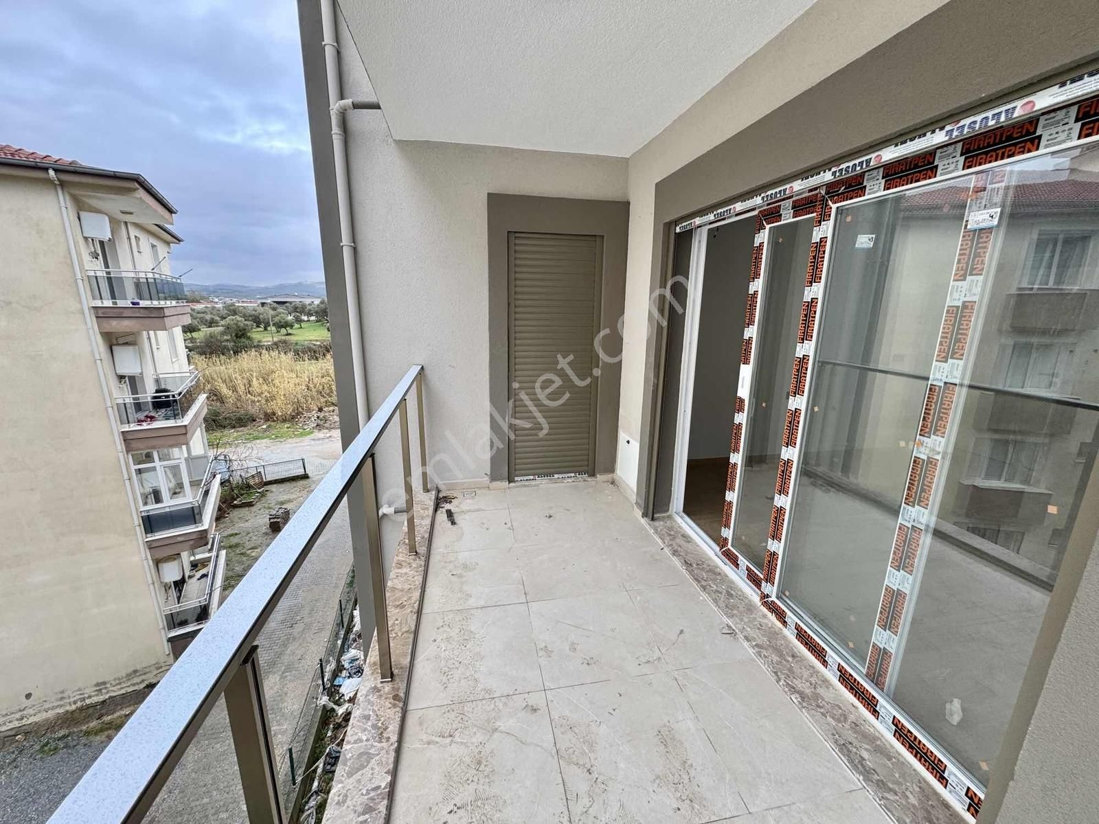 Kuşadası'nda Kapalı Otoparklı Havuzlu Ebeveyn Banyolu 2+1 Daire - Görsel 8