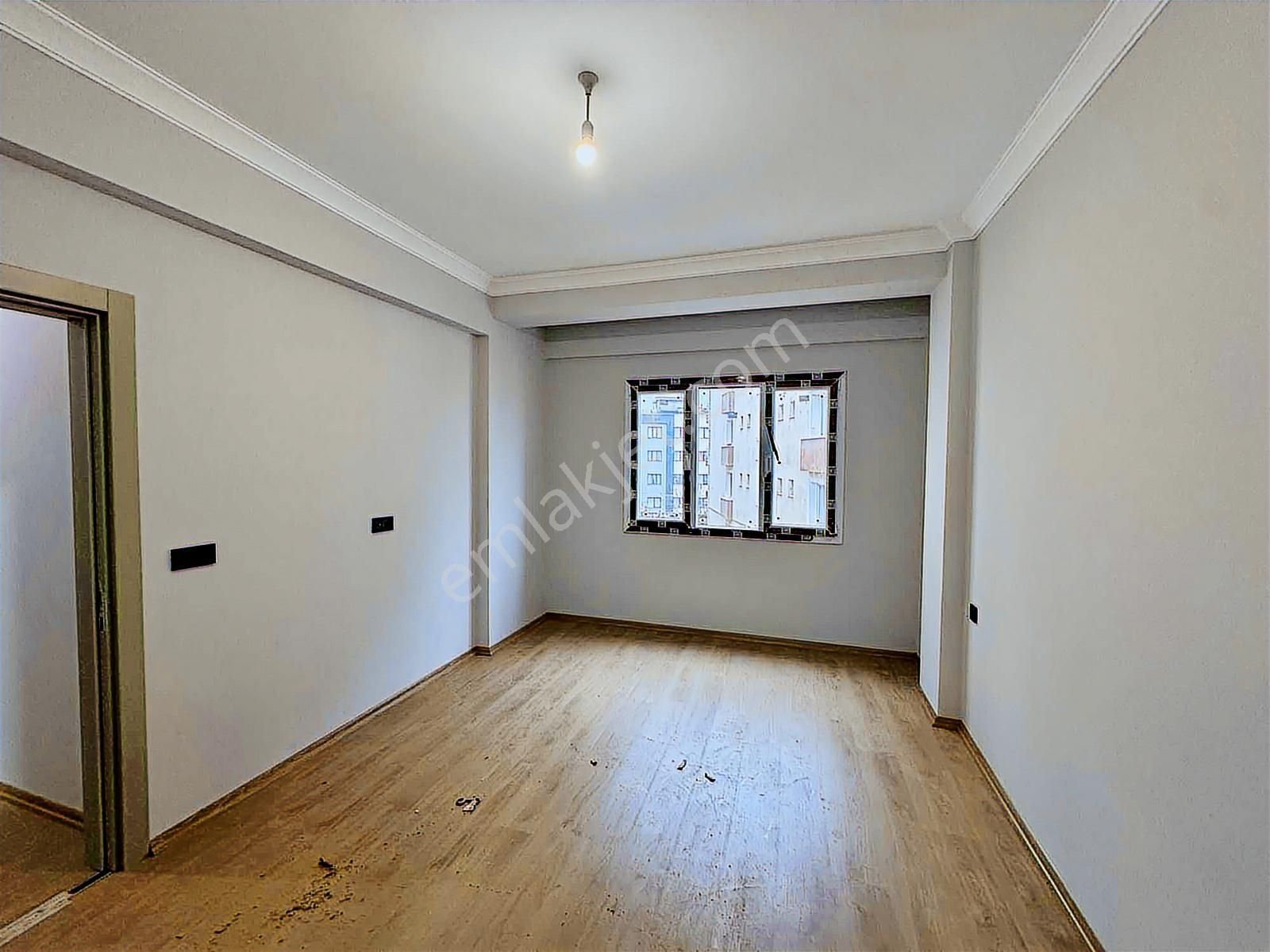 Kuşadası'nda Kapalı Otoparklı Havuzlu Ebeveyn Banyolu 2+1 Daire - Görsel 15