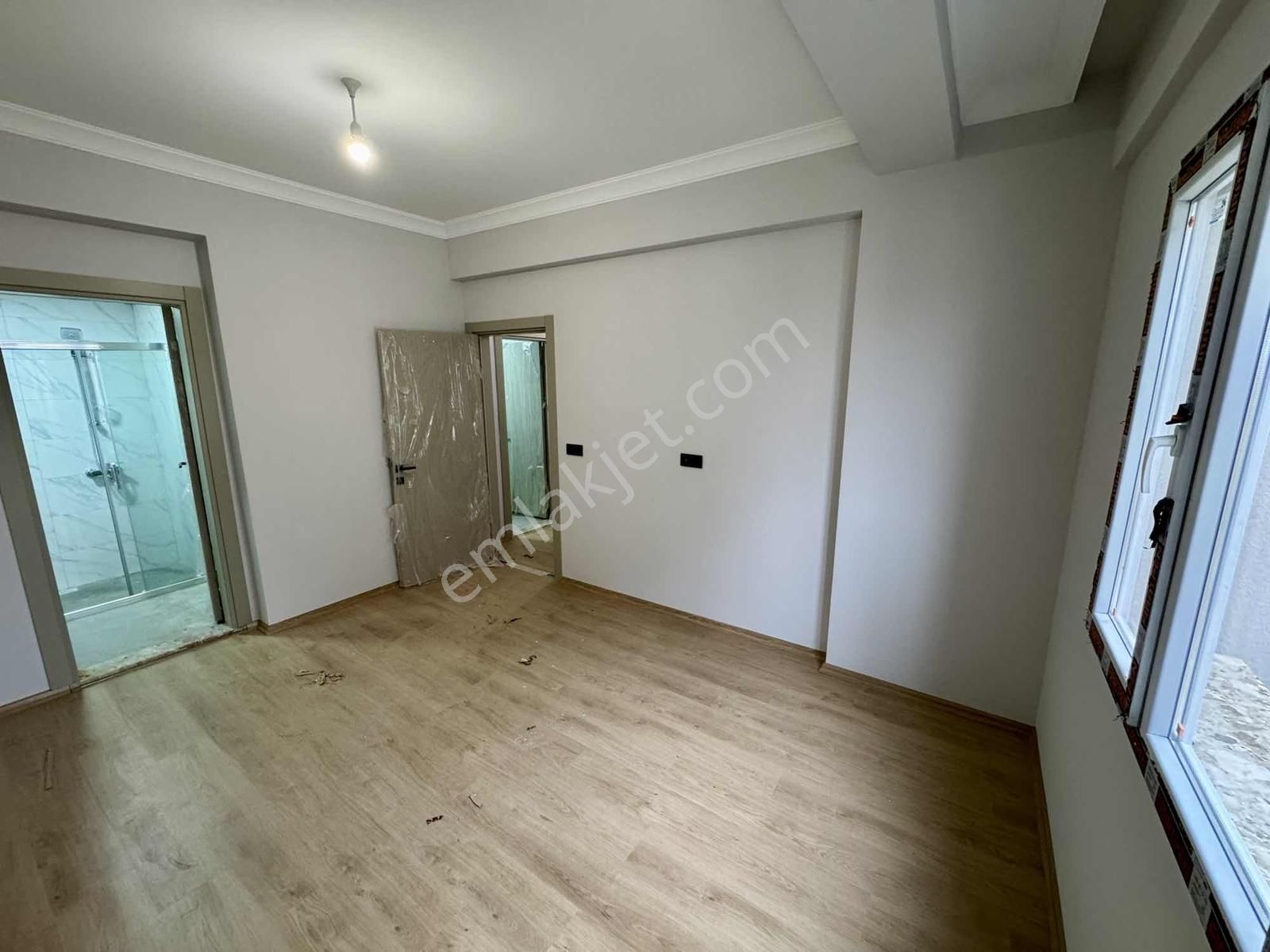 Kuşadası'nda Kapalı Otoparklı Havuzlu Ebeveyn Banyolu 2+1 Daire - Görsel 19