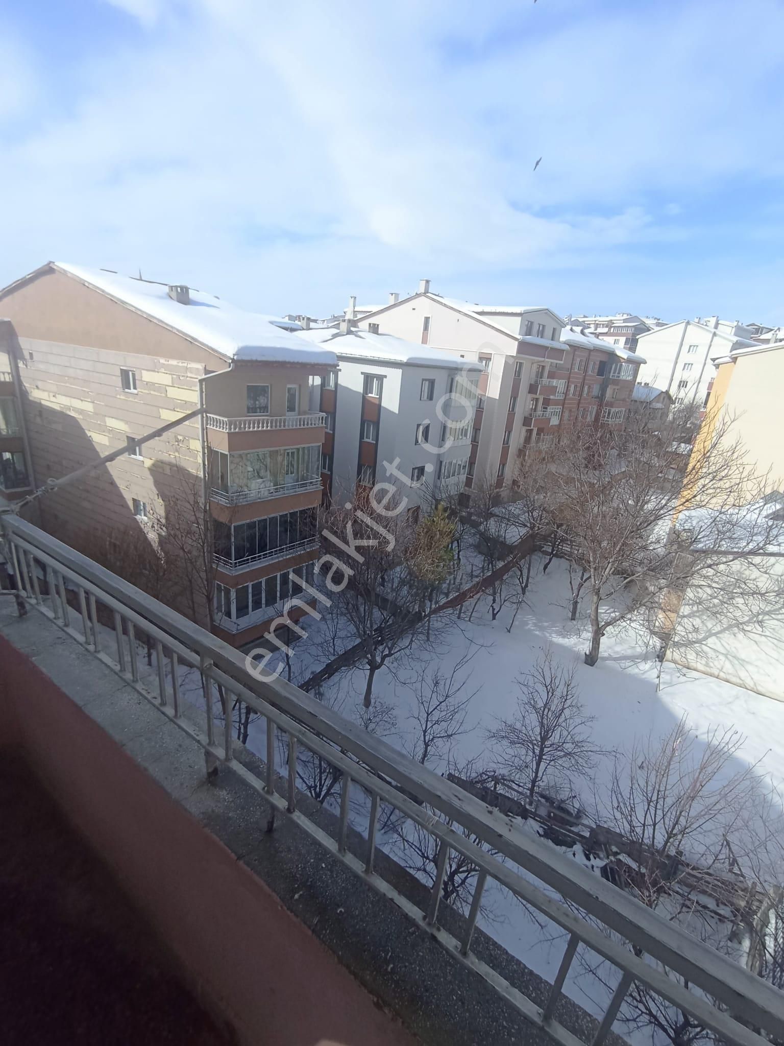 Sivas Yıldız Gayrimenkul'den Emek Mah. 3+1 Masrafsız Kiralık Daire! - Görsel 3