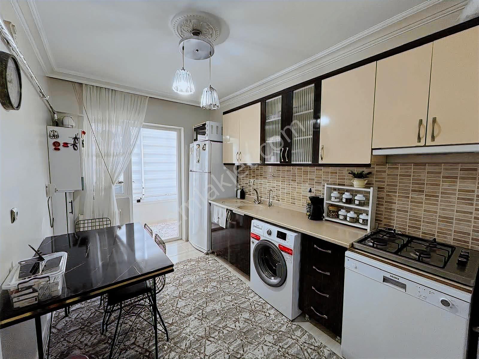 Lider Emlak'tan Merkezi Konum Yapılı Geniş Güney Cephe 3+1 120m2