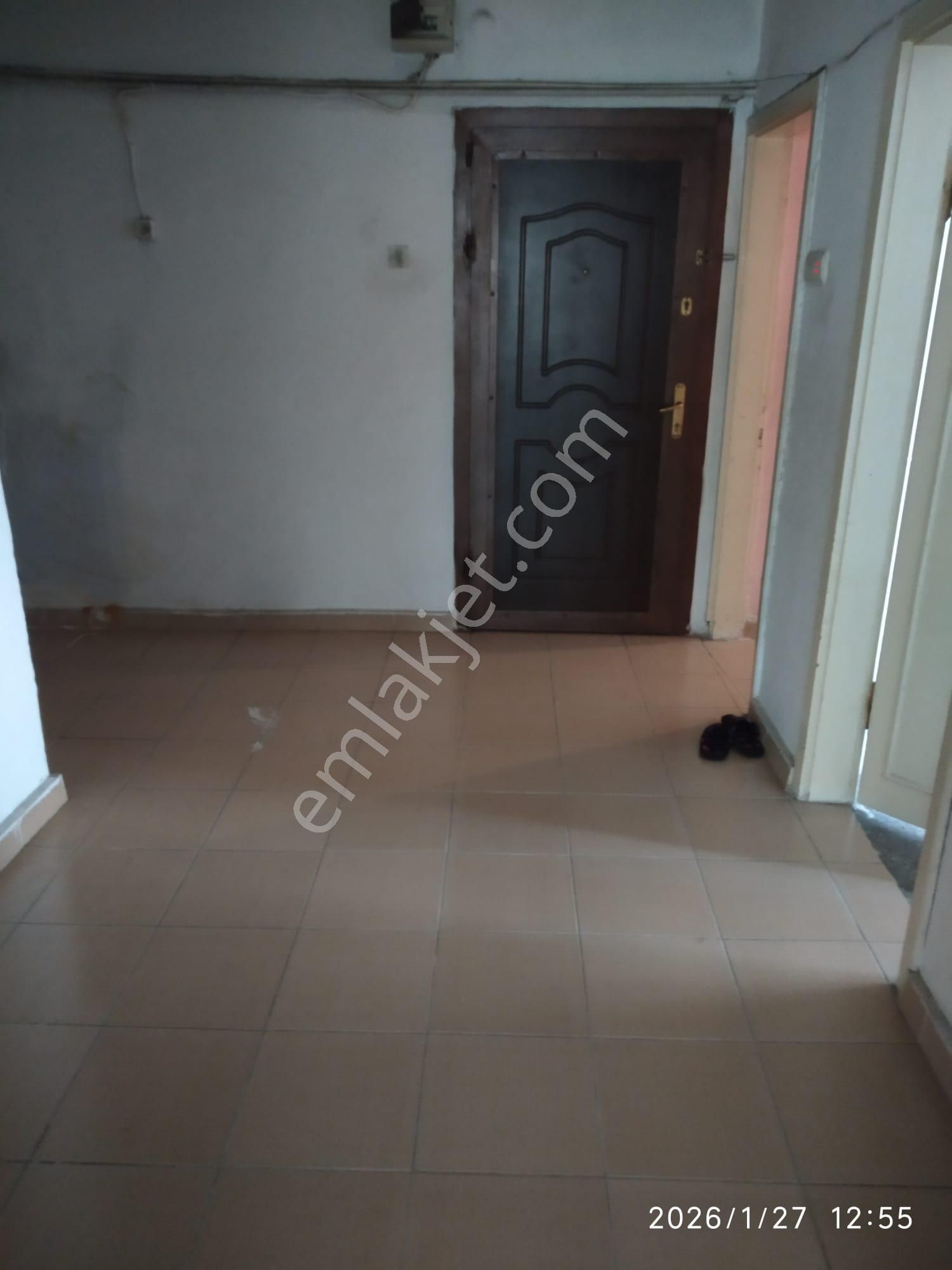 Demetevler Metrosuna Yakın, Giriş Kat, Arka Cephe, 3+1 Sobalı Kiralık Daire. - Görsel 11