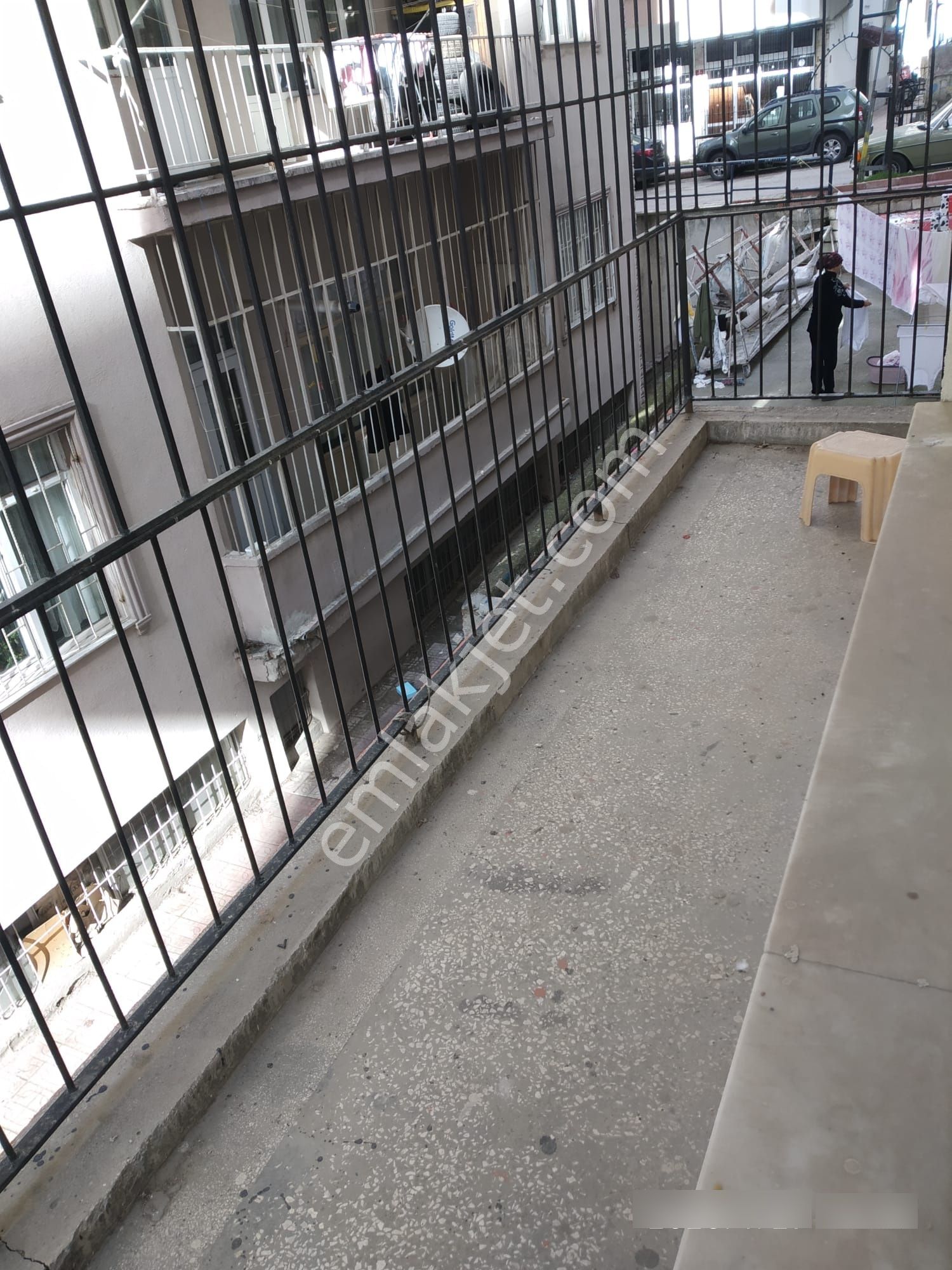 Demetevler Metrosuna Yakın, Giriş Kat, Arka Cephe, 3+1 Sobalı Kiralık Daire. - Görsel 12