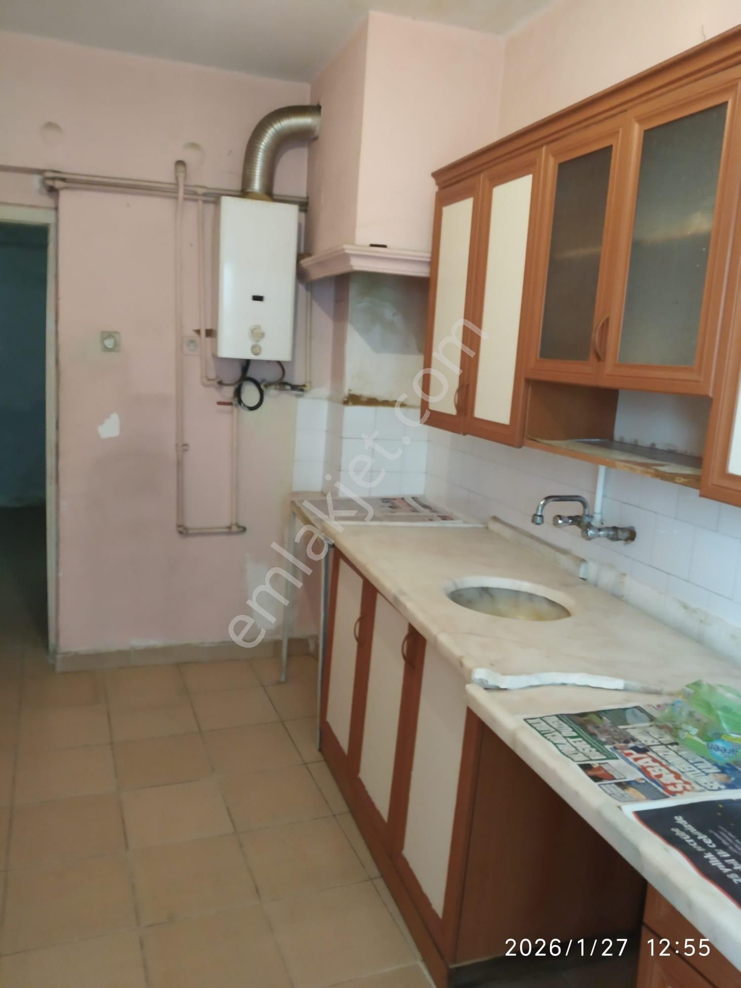 Demetevler Metrosuna Yakın, Giriş Kat, Arka Cephe, 3+1 Sobalı Kiralık Daire. - Görsel 14