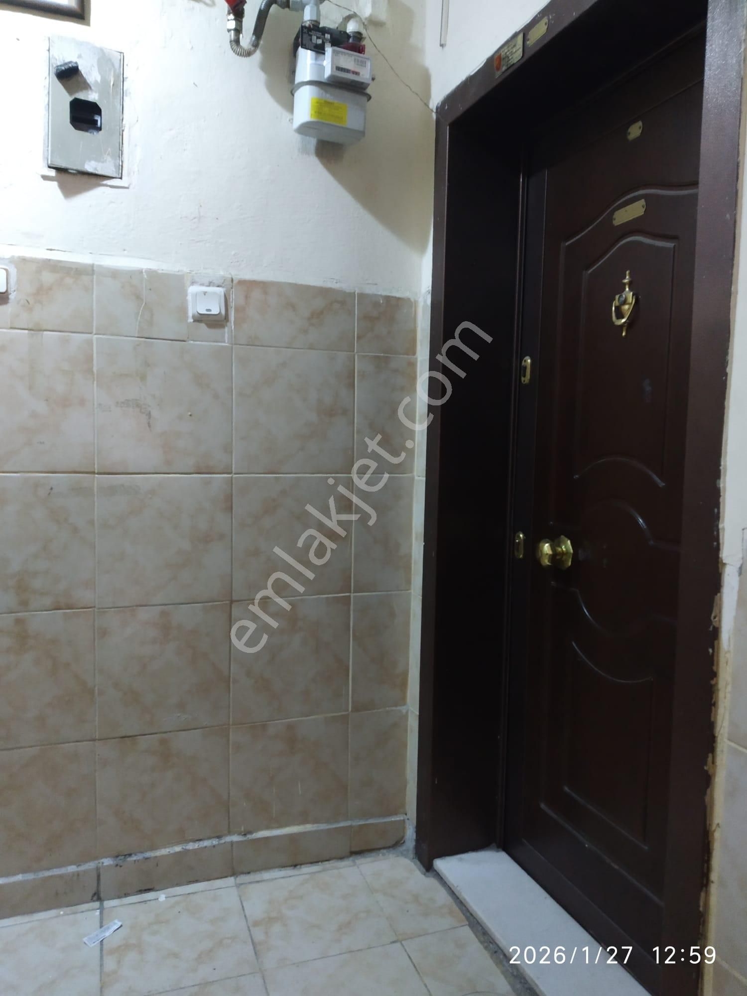 Demetevler Metrosuna Yakın, Giriş Kat, Arka Cephe, 3+1 Sobalı Kiralık Daire. - Görsel 9