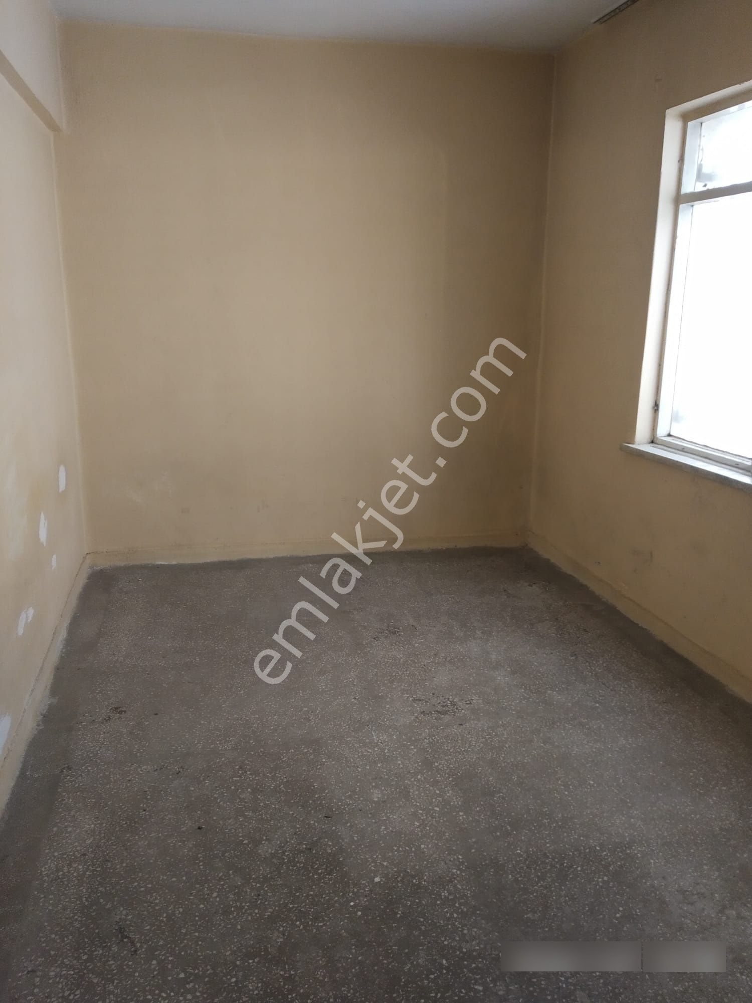 Demetevler Metrosuna Yakın, Giriş Kat, Arka Cephe, 3+1 Sobalı Kiralık Daire. - Görsel 5