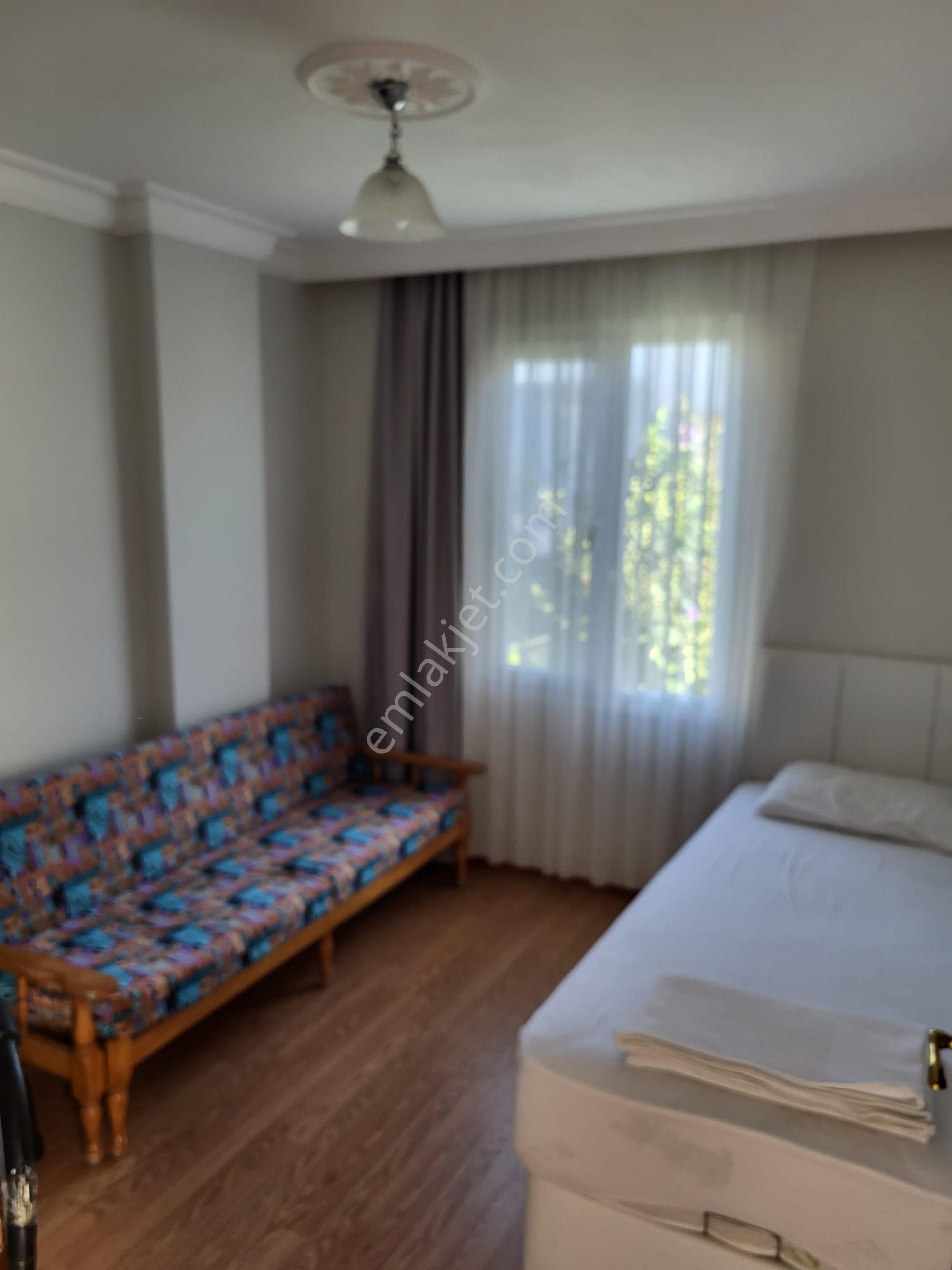 Kadınlar Denizinde Merkezi Konumda, 3 Tarafı Bahçeli Bakımlı 4+1 Yarı Triplex Satılık Villa - Görsel 5