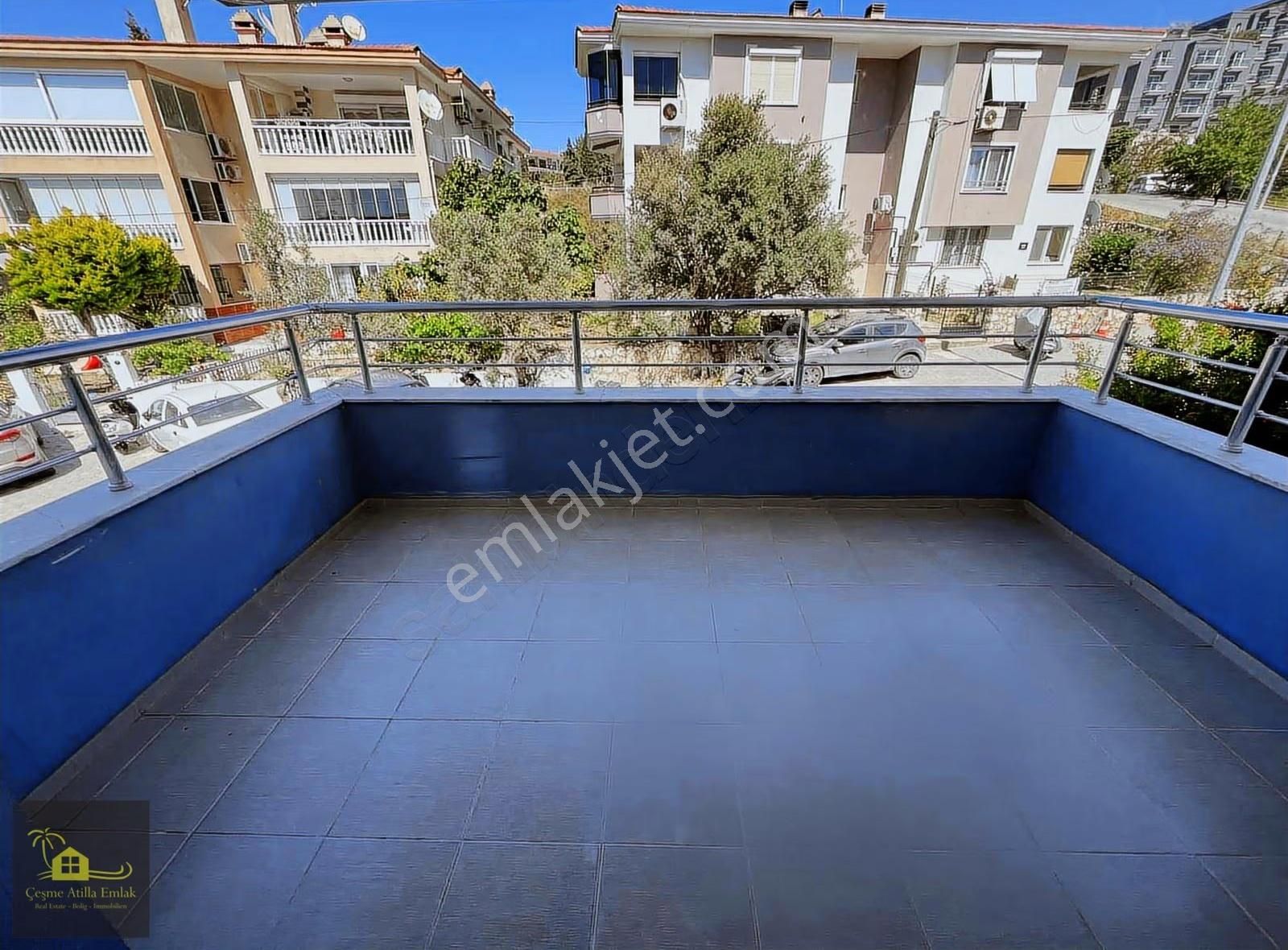 Çeşme'de Yıllık Kiralık Ay Ödemeli 3+1 Boş Ara Kat Daire - Görsel 2