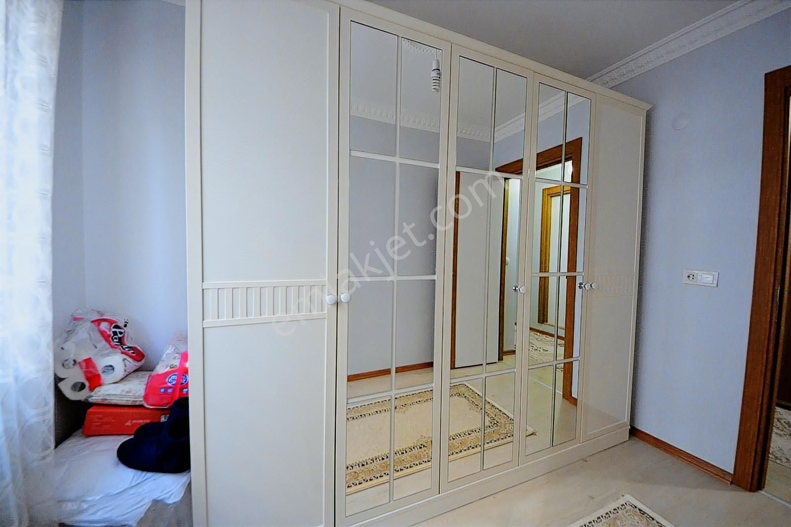 Acil Satılık Güvenlikli Sitede Ara Katta Asansörlü Fırsat Daire - Görsel 28