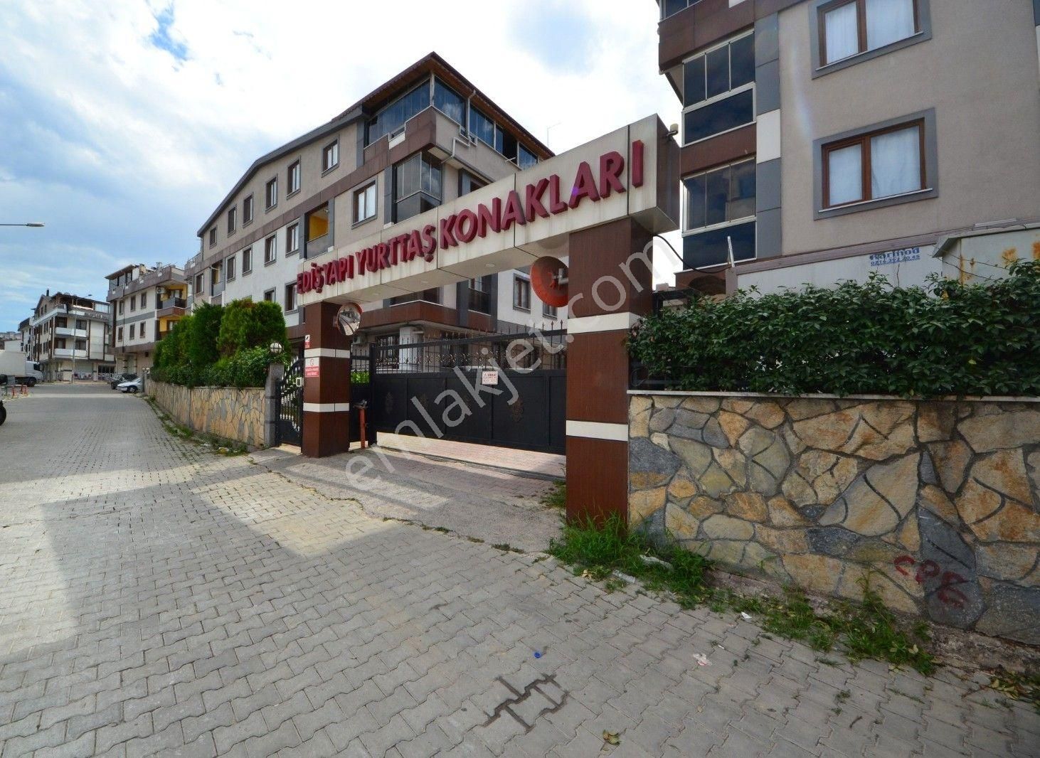 Acil Satılık Güvenlikli Sitede Ara Katta Asansörlü Fırsat Daire