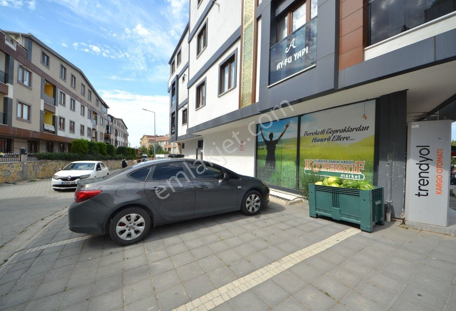 Acil Satılık Güvenlikli Sitede Ara Katta Asansörlü Fırsat Daire - Görsel 23