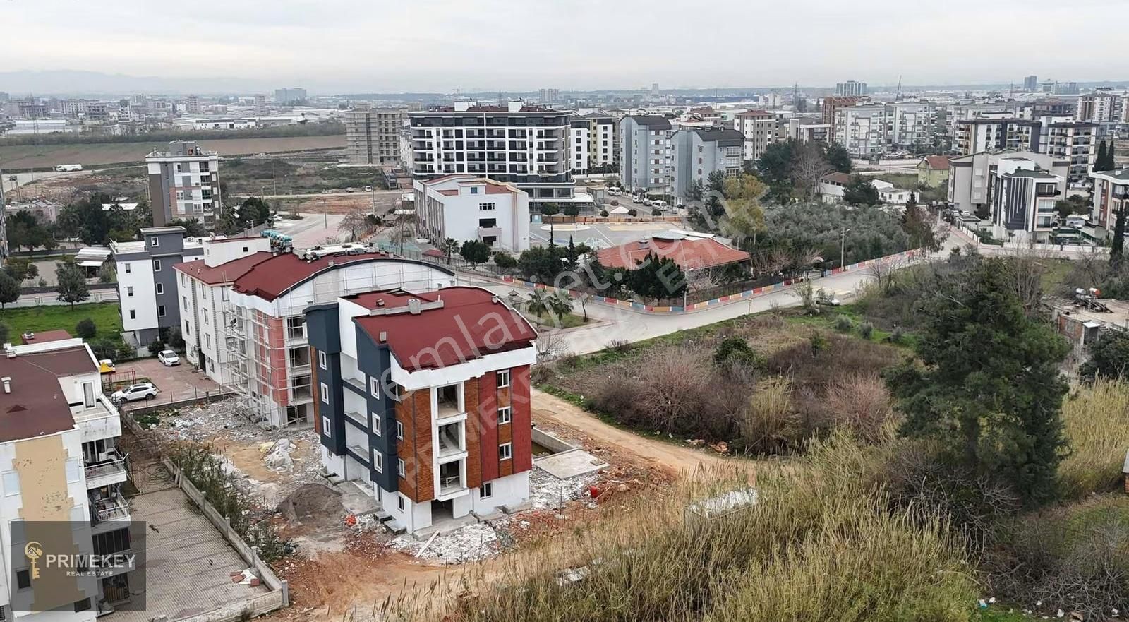 Göksu Mah. Cadde Yakını Site İçi Havuzlu Katta 1+1 Satılık Daire - Görsel 3