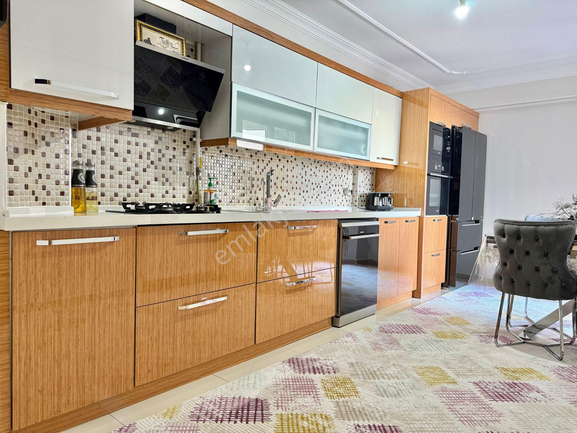 Cumhuriyet Mahallesi Site İçi 3+1 145m2 10 Katlının 9 Katı Full Özelikli Petek Kombili