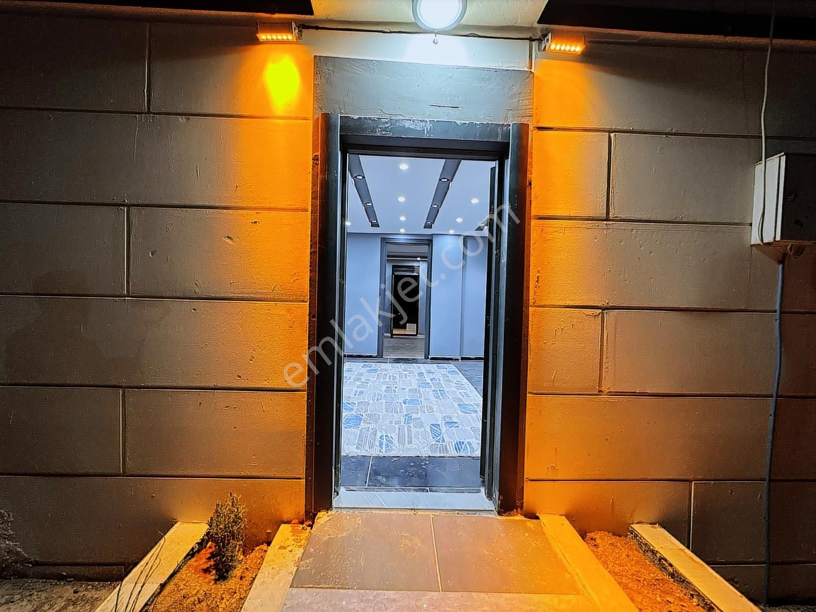 World İlkevim'den Küçük Akziyaret Kiracılı Havuzlu Satılık Villa - Görsel 26